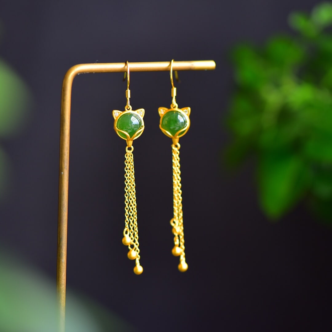 A Pair of Exquisite Sterling Silver-Gold Plated Inlaid Jasper Earrings: A Pair of Exquisite Sterling Silver-Gold Plated Inlaid Jasper Earrings 一对纯银镀金镶碧玉耳环