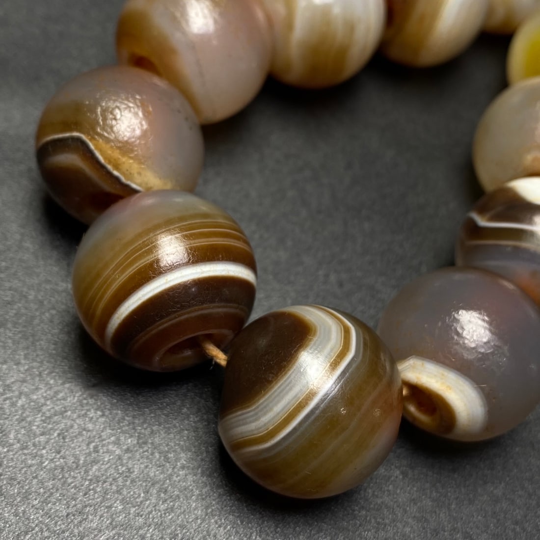A Precious Agate Bracelets - 8