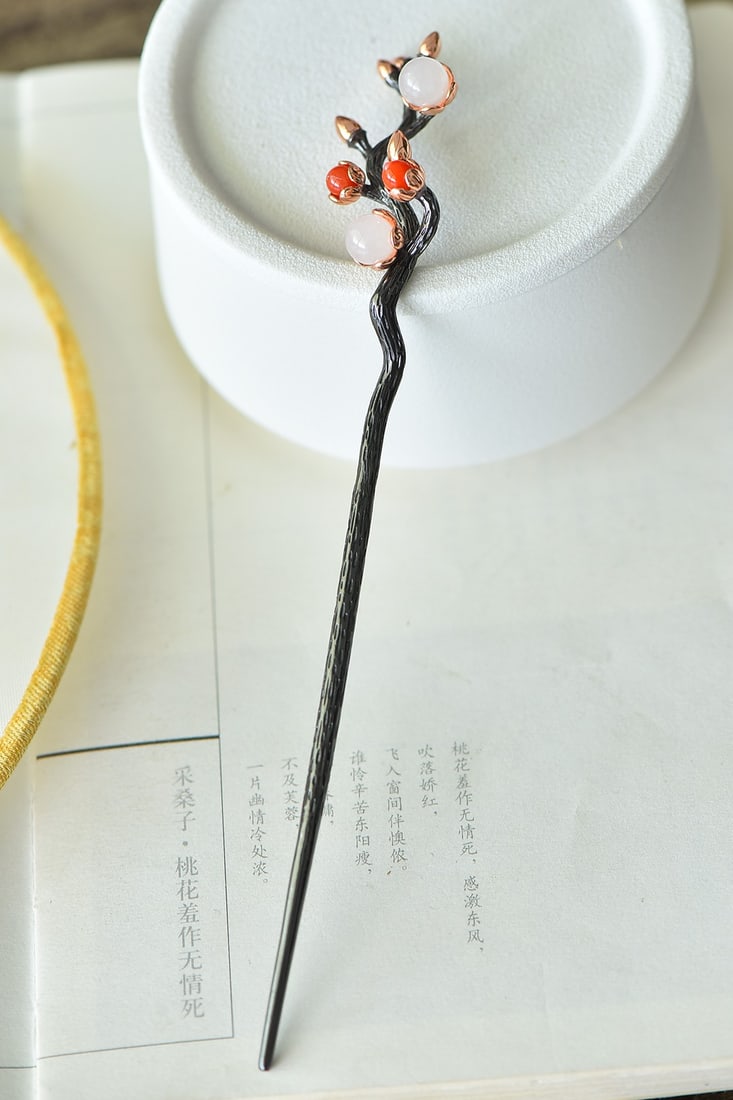 An Exquisite Sterling Silver-Gold Plated Inlaid White Jade Hairpin: An Exquisite Sterling Silver-Gold Plated Inlaid White Jade Hairpin,Size:0.3inx0.3in 纯银镀金镶白玉发簪