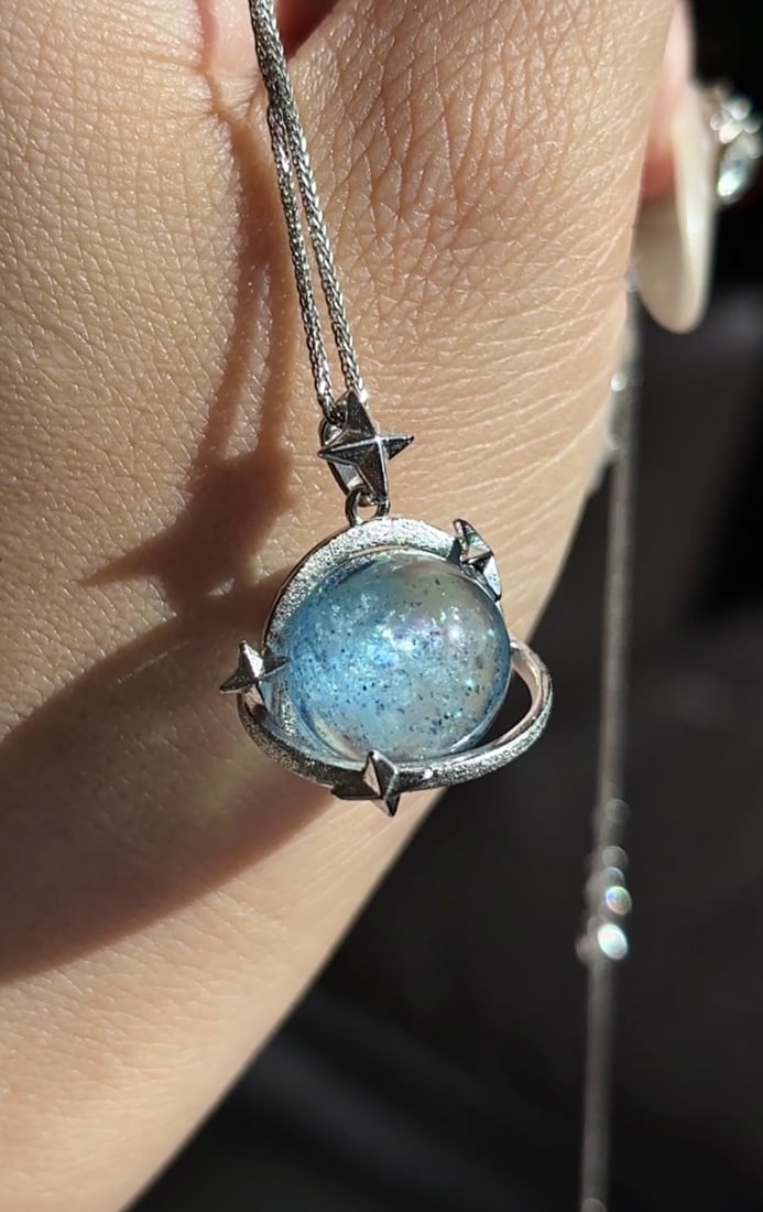 An Exquisite Aquamarine Necklace: An Exquisite Aquamarine Necklace,Size:0.7inx0.7in,Weight:6.2g 海蓝宝项链