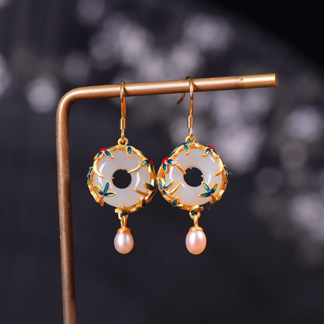 A Pair of Exquisite Sterling Silver-Gold Plated Inlaid White Jade Enamel Earrings,Inlaid Pearl: A Pair of Exquisite Sterling Silver-Gold Plated Inlaid White Jade Enamel Earrings,Inlaid Pearl,Size:0.5inx0.5in