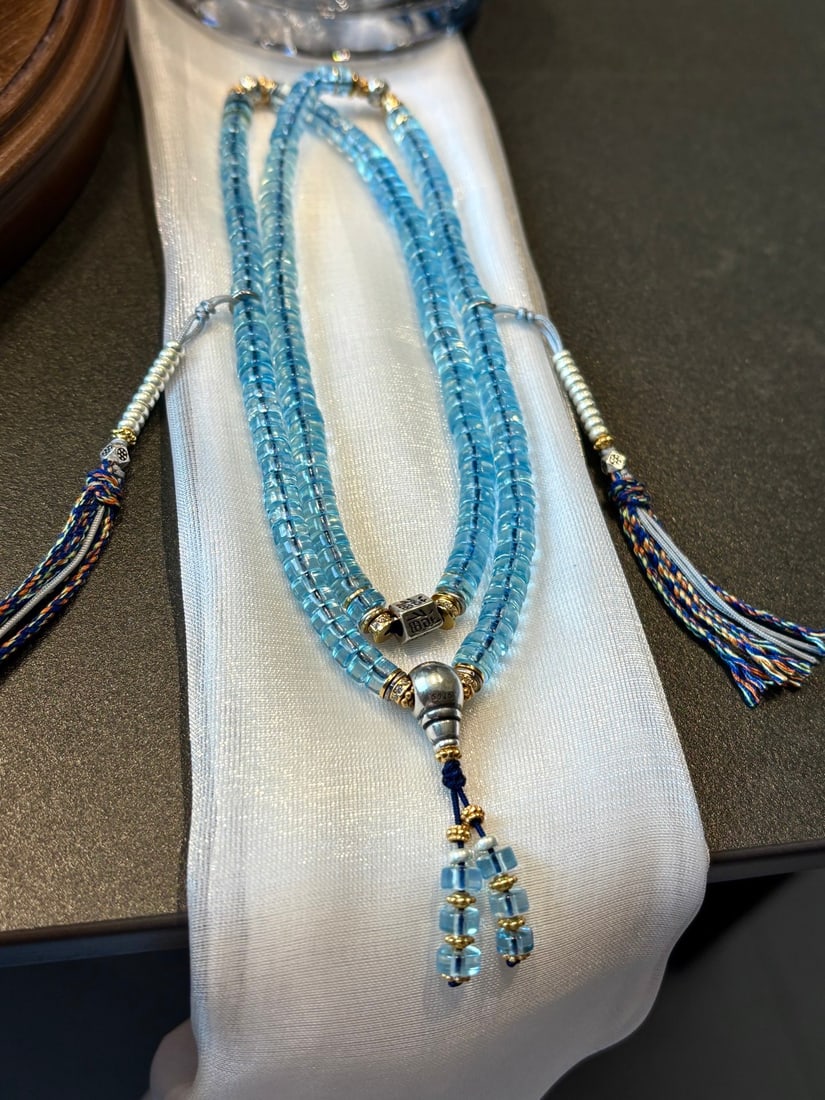 An Exquisite Aquamarine Necklace (1 of 4)