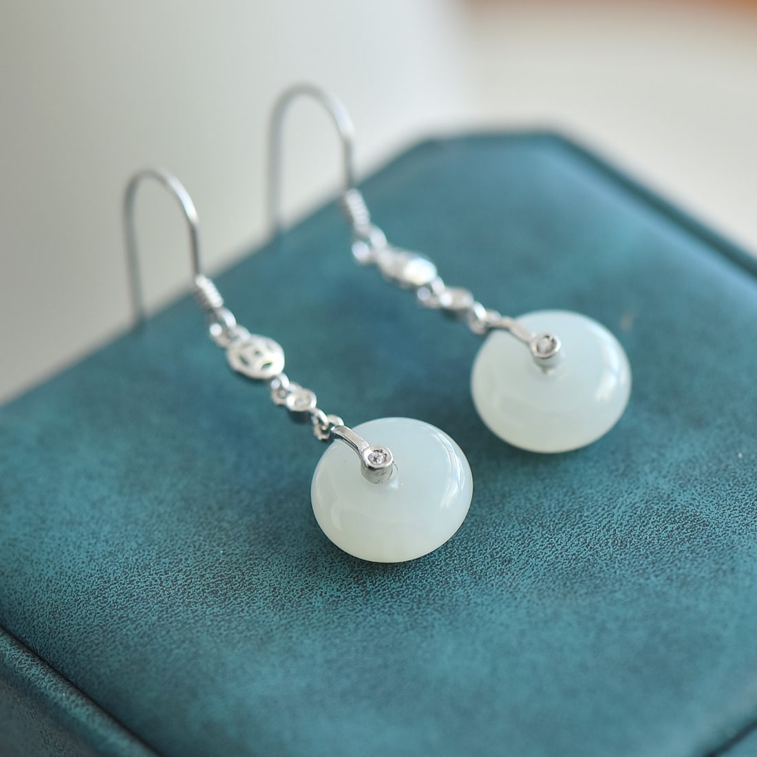 A Pair of Exquisite Sterling Silver Inlaid White Jade Earrings: A Pair of Exquisite Sterling Silver Inlaid White Jade Earrings,Size:0.5inx0.5in 一对纯银镶白玉耳环