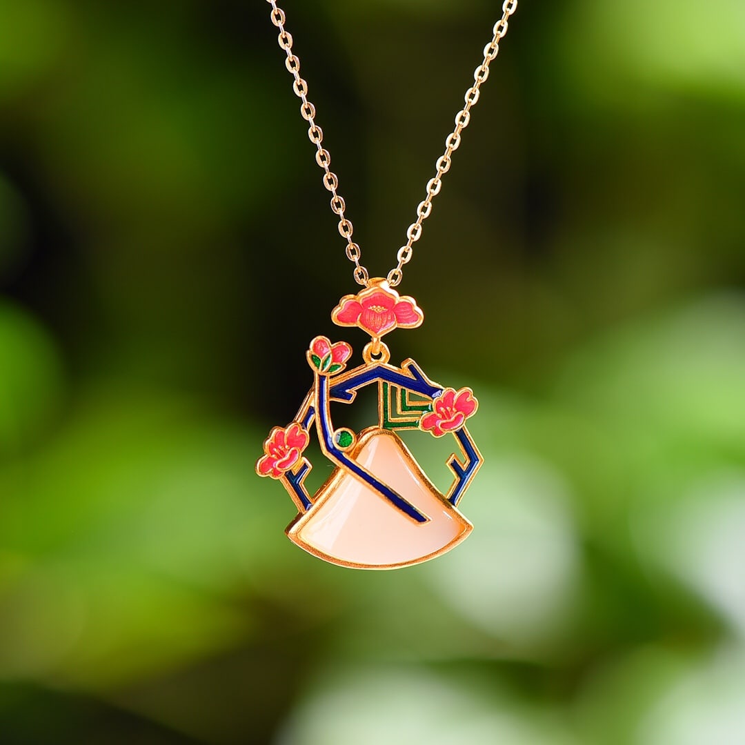 An Exquisite Sterling Silver-Gold Plated Inlaid White Jade Enamel Necklace: An Exquisite Sterling Silver-Gold Plated Inlaid White Jade Enamel Necklace,Size:0.5inx0.6in 纯银镀金镶白玉珐琅项链