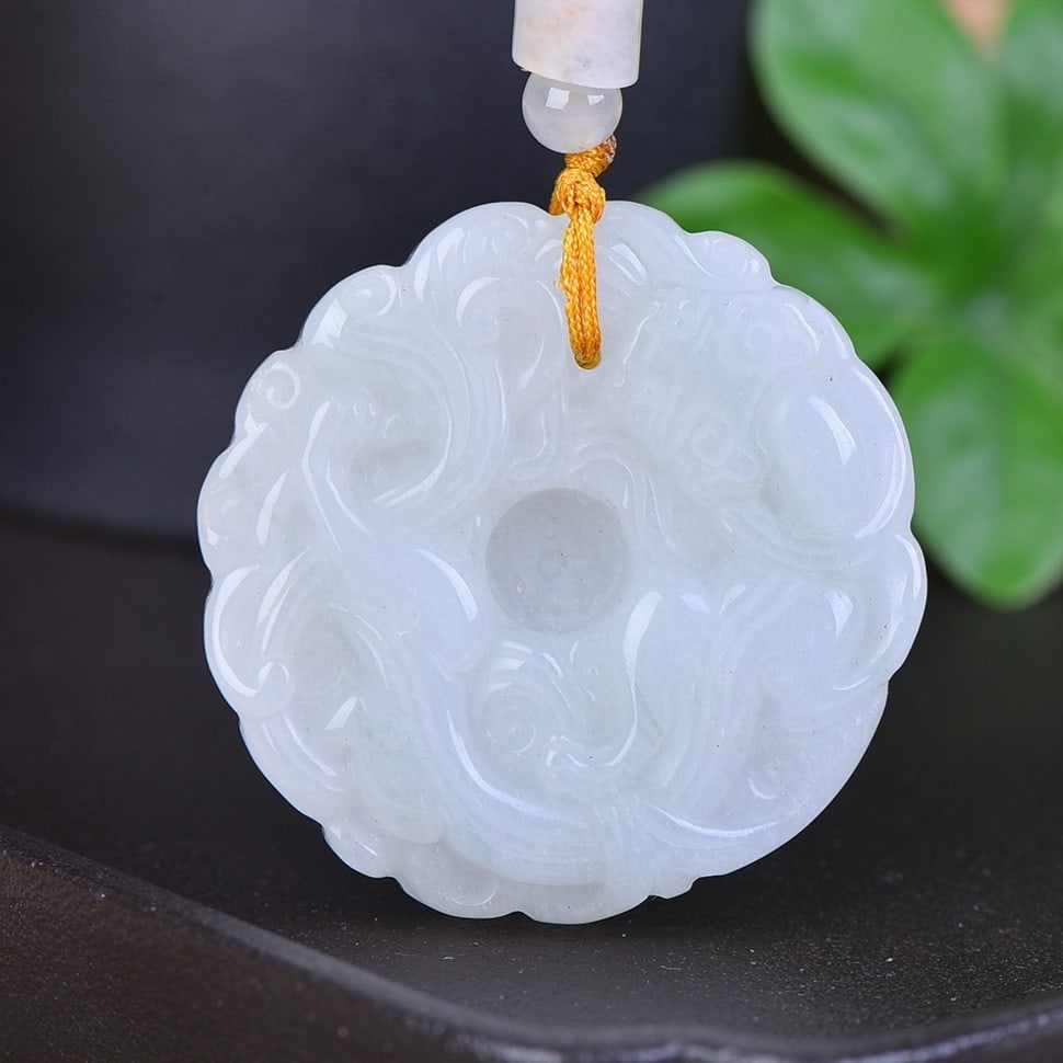 An Exquisite Jadeite Dragon Pattern Pendant: An Exquisite Jadeite Dragon Pattern Pendant,Size:1.7inx1.7in 翡翠龙纹挂件