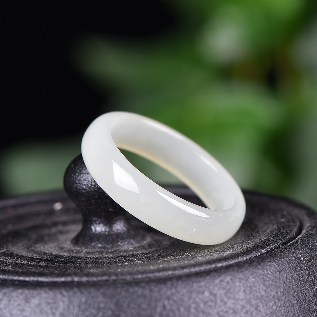 An Exquisite White Jade Ring - 2