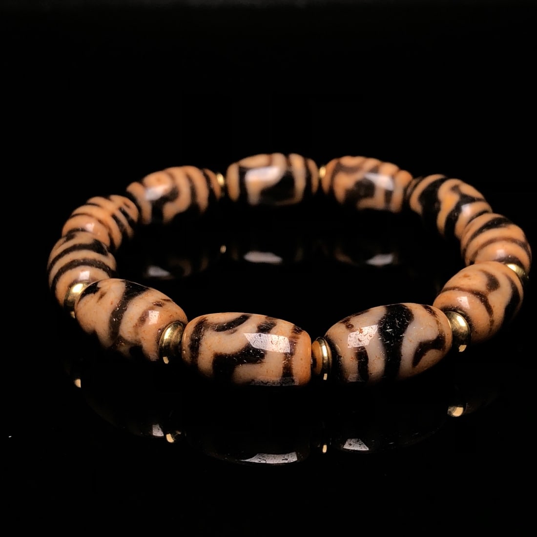 An Exquisite Dzi Bead Bracelet - 4
