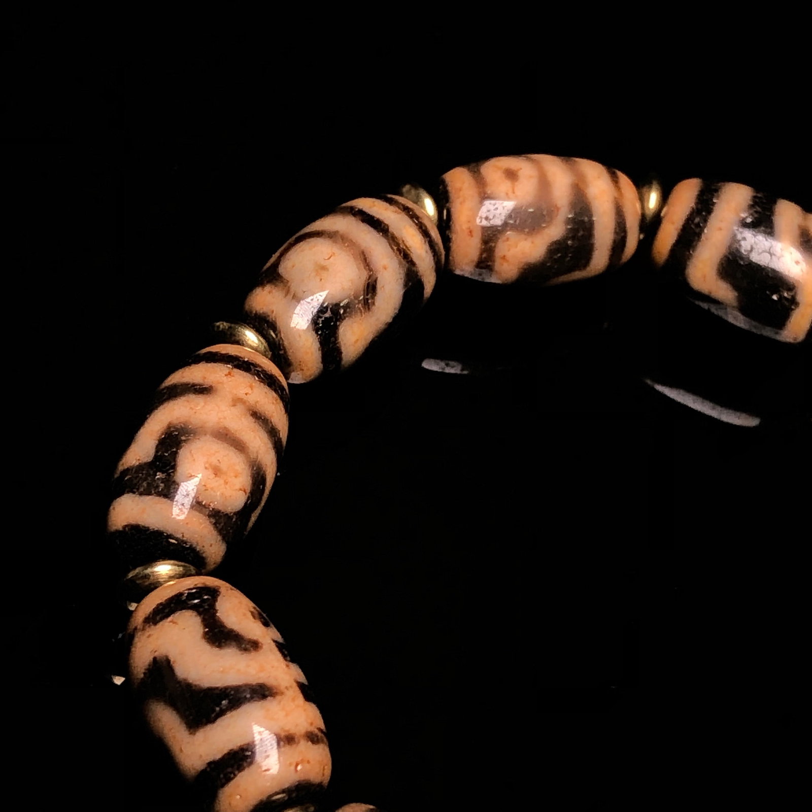 An Exquisite Dzi Bead Bracelet - 7