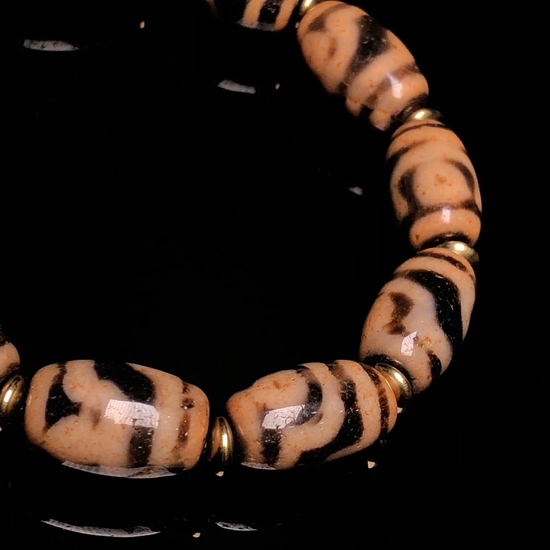 An Exquisite Dzi Bead Bracelet - 8