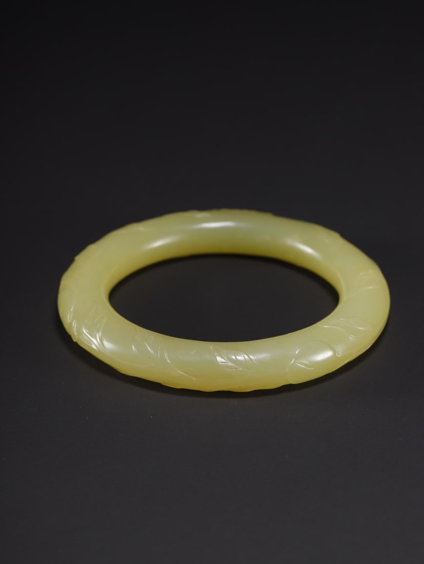 An Exquisite Yellow Jade Peach Pattern Bracelets - 2