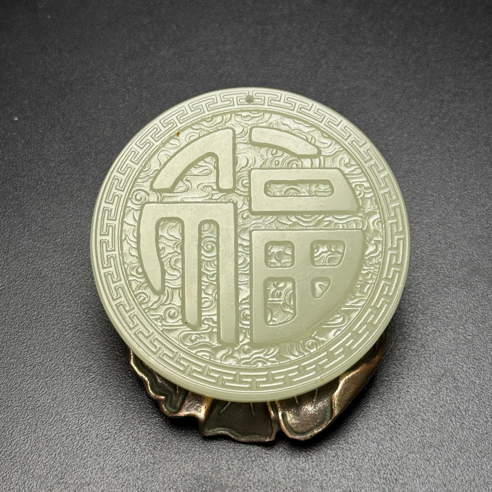 An Exquisite White Jade Fu-Character Auspicious Cloud Pattern Pendant: An Exquisite White Jade Fu-Character Auspicious Cloud Pattern Pendant,Qing Dynasty,China,Size:2.2inx0.2in,Weight:35g 白玉福字祥云纹挂件,中&#