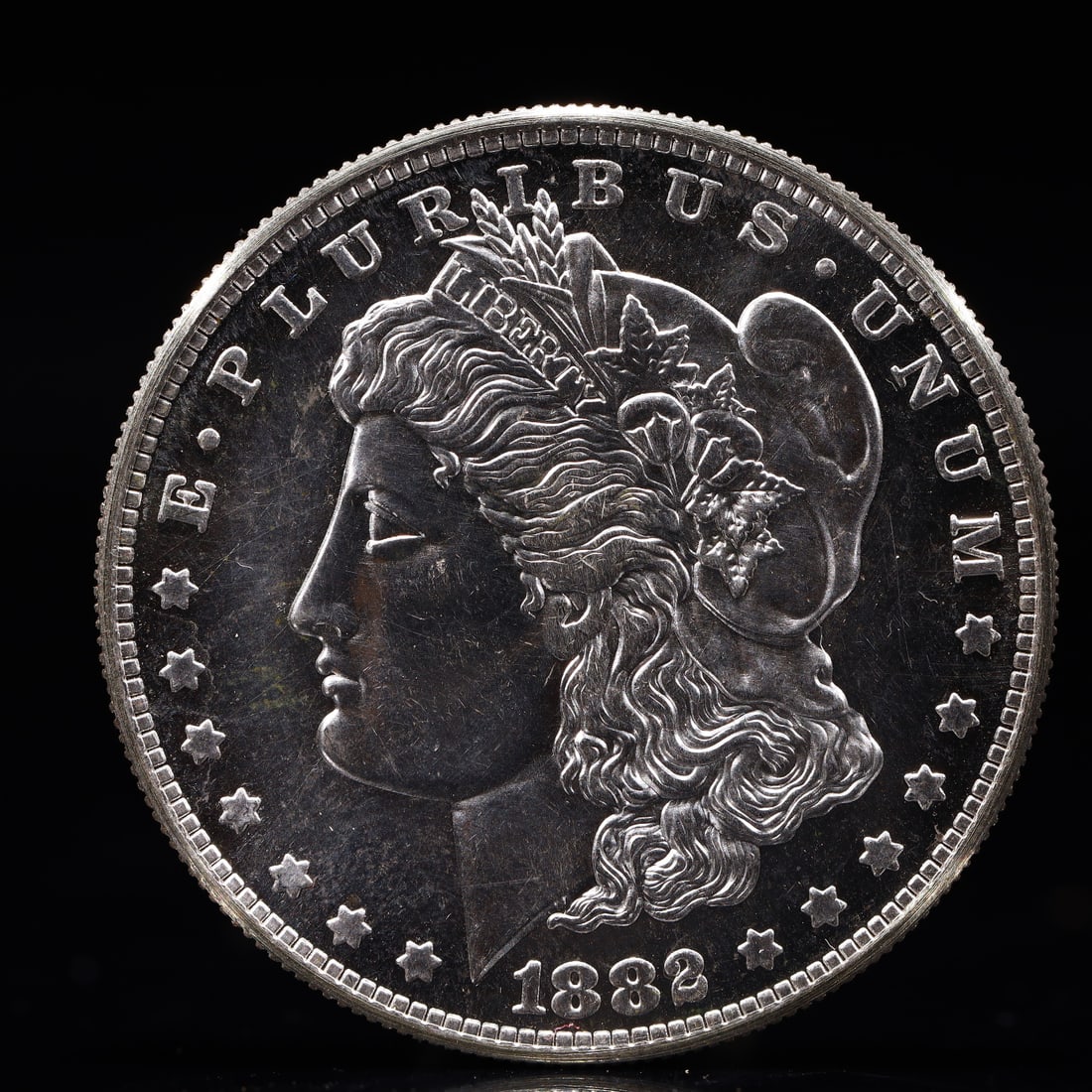 USA Morgan Dollar 1882 Coin: Obv: profile bust with date below and E PLURIBUS UNUM legend and stars around. Rev: eagle with In God we trust above within wreath with UNITED STATES OF AMERICA ONE DOLLAR legend. IN GOD WE TRUST / LI