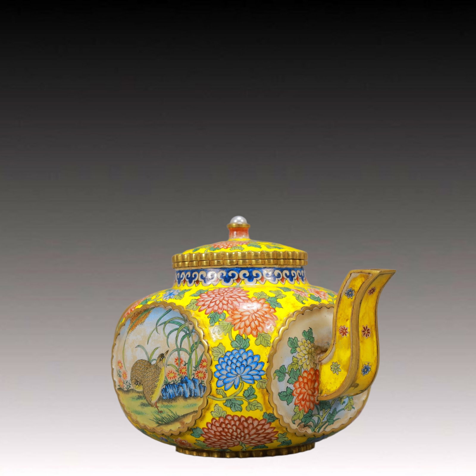 An Exquisite Painted Enamel Flower and Bird Pattern Ewer - 2