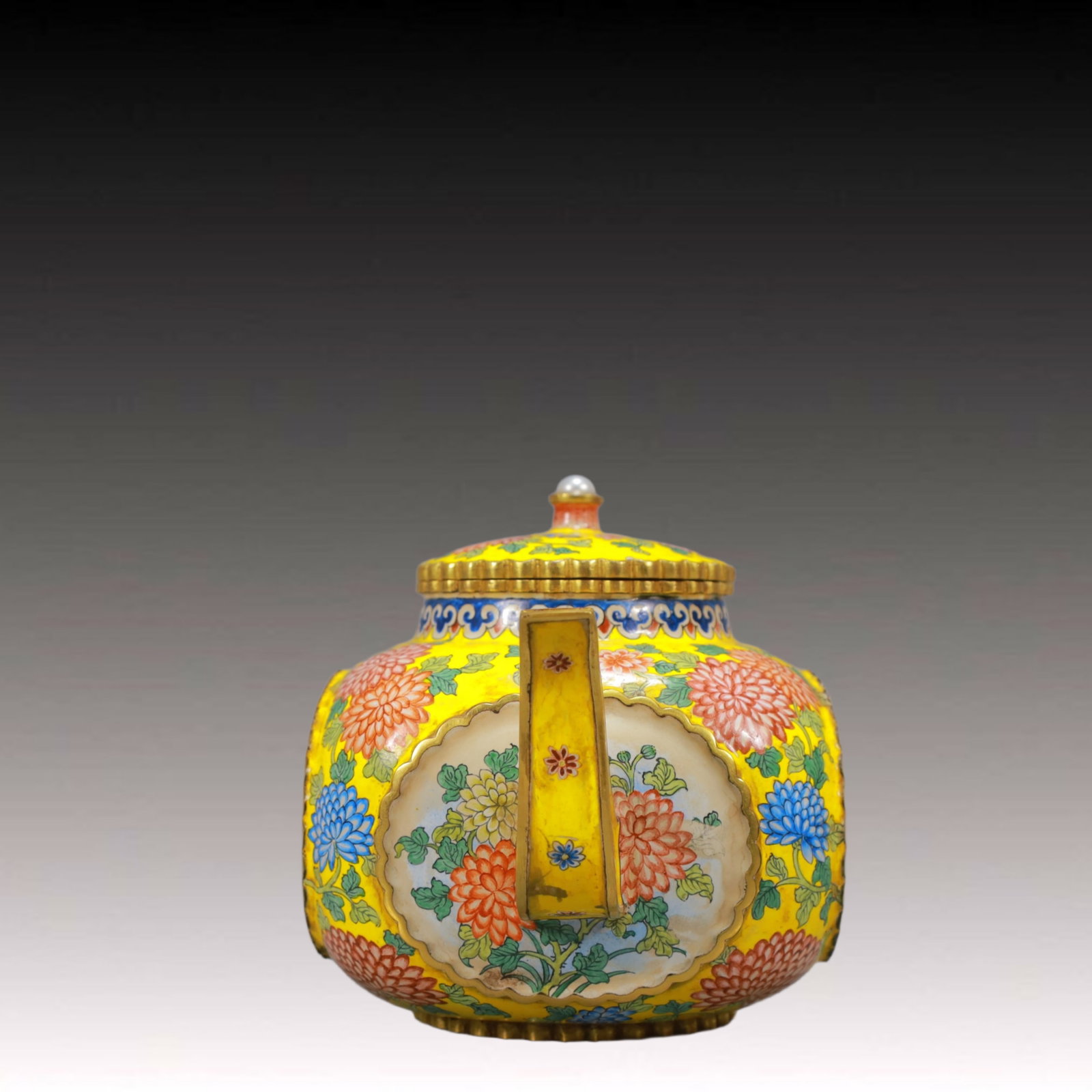 An Exquisite Painted Enamel Flower and Bird Pattern Ewer - 3