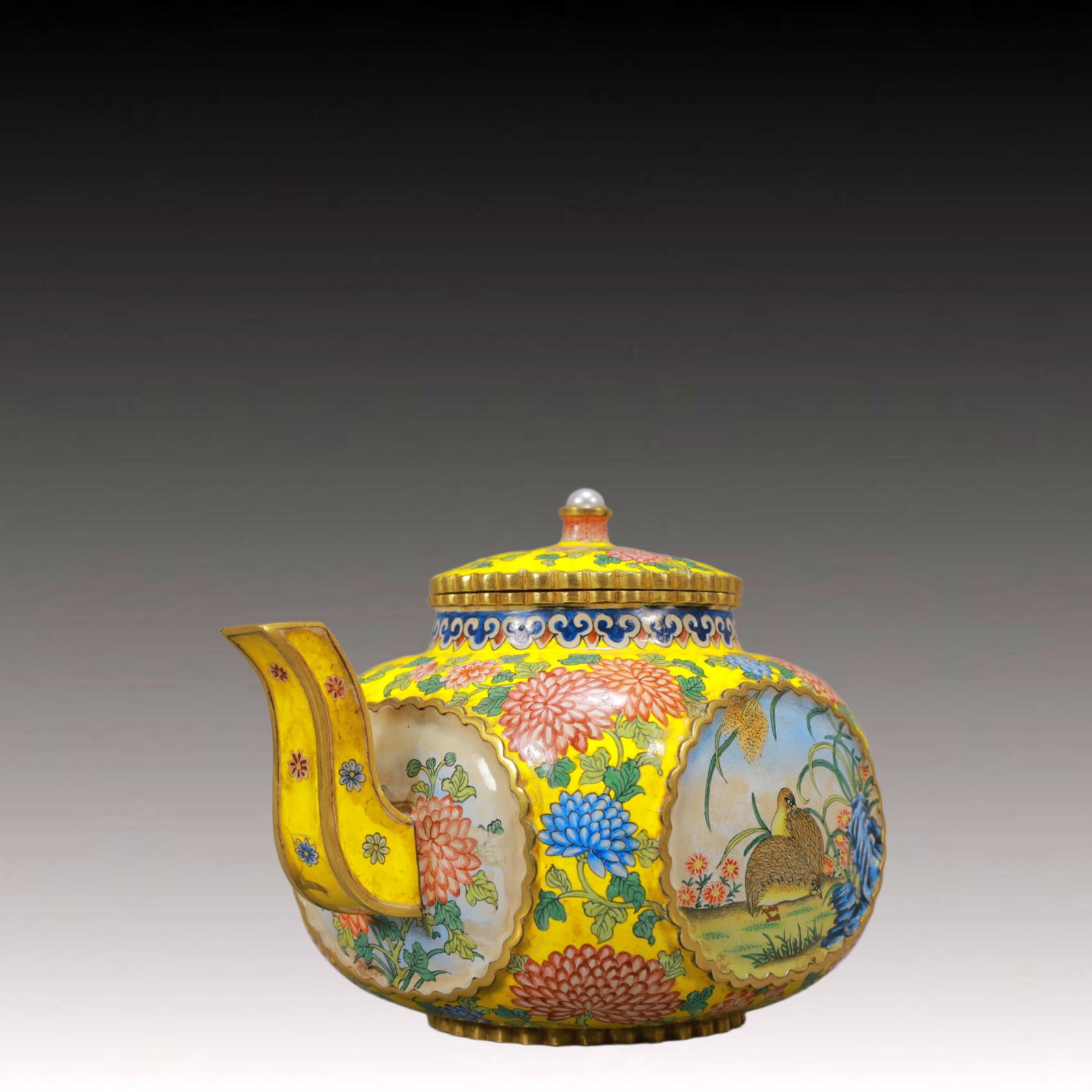 An Exquisite Painted Enamel Flower and Bird Pattern Ewer - 4