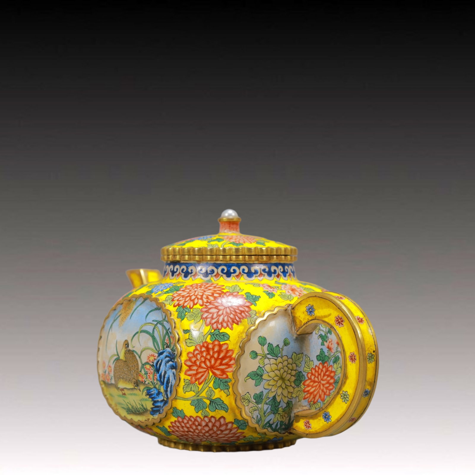 An Exquisite Painted Enamel Flower and Bird Pattern Ewer - 6