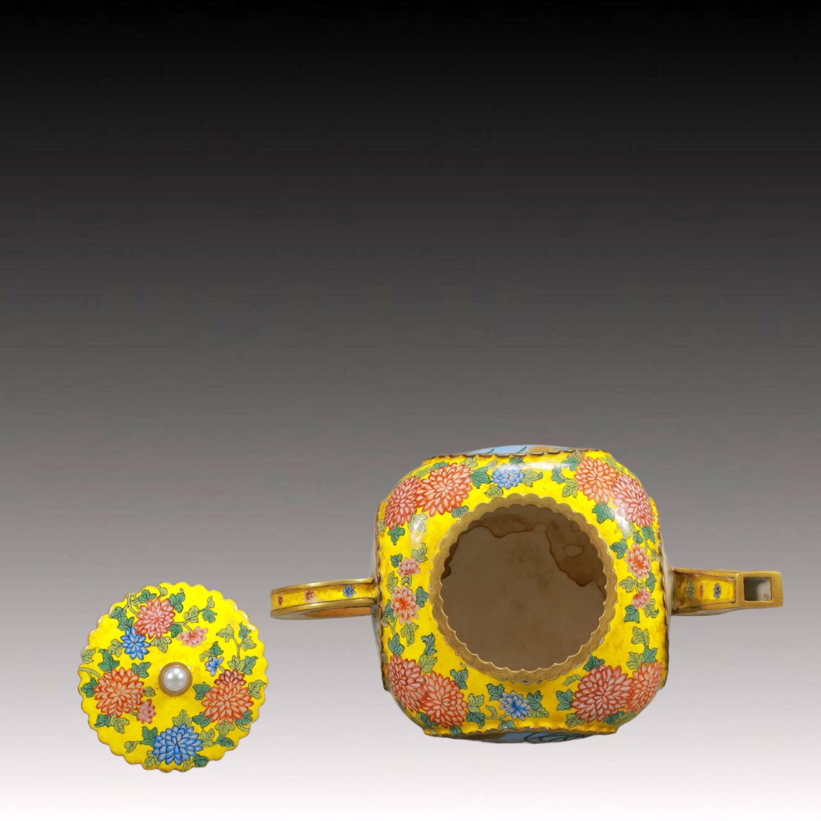 An Exquisite Painted Enamel Flower and Bird Pattern Ewer - 7