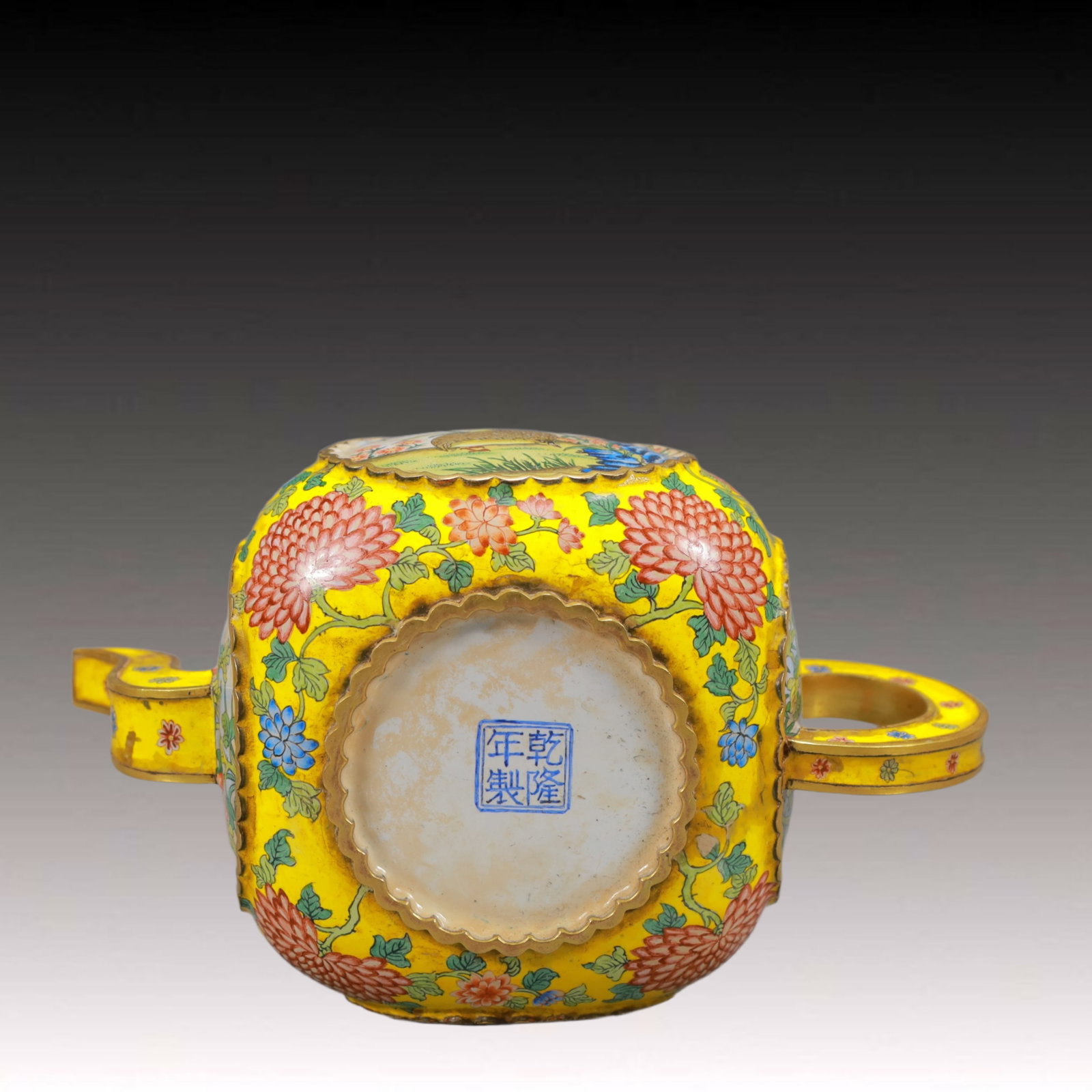 An Exquisite Painted Enamel Flower and Bird Pattern Ewer - 8