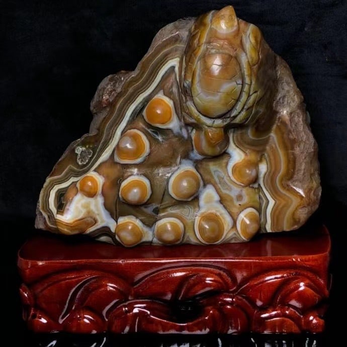 An Exquisite Tiger's Eye Turtle Ornament: An Exquisite Tiger's Eye Turtle Ornament,Size:8.7inx7.1inx3in,Weight:2550g 天眼石龟摆件