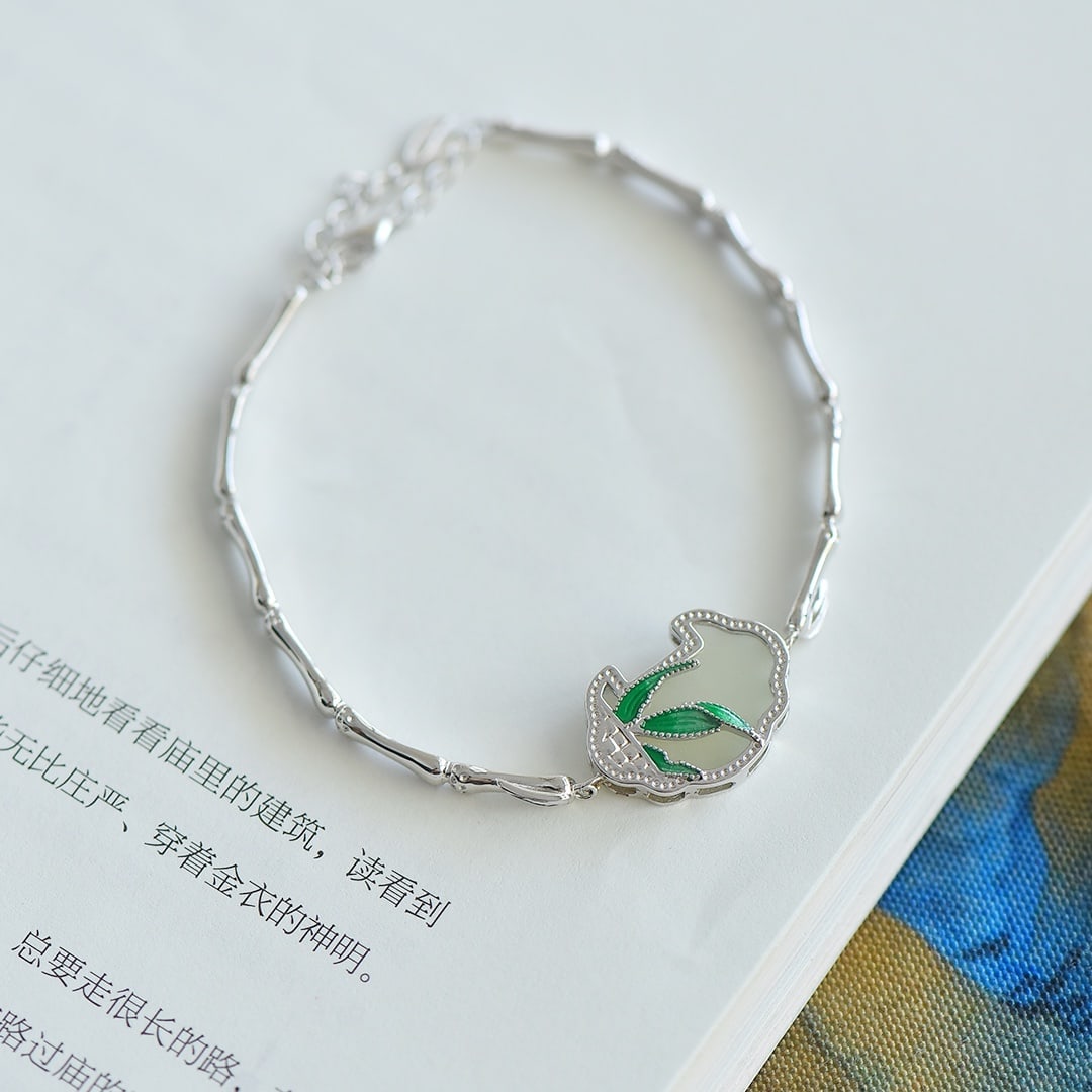 An Exquisite Sterling Silver Inlaid White Jade Enamel Bracelet: An Exquisite Sterling Silver Inlaid White Jade Enamel Bracelet 纯银镶白玉珐琅手镯