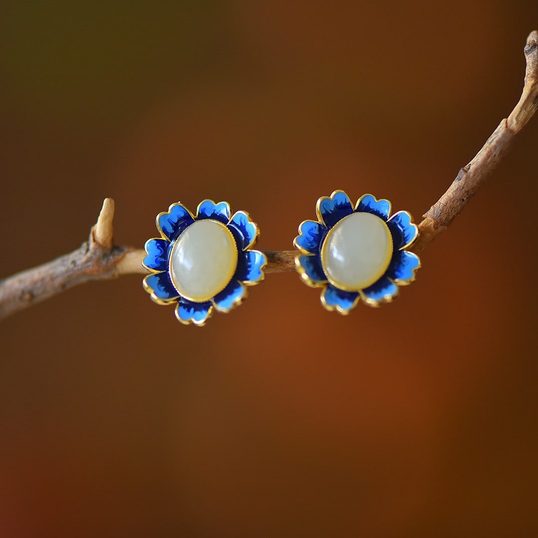 A Pair of Exquisite Sterling Silver-Gold Plated Inlaid White Jade Earrings: A Pair of Exquisite Sterling Silver-Gold Plated Inlaid White Jade Earrings 一对纯银镀金镶白玉耳环