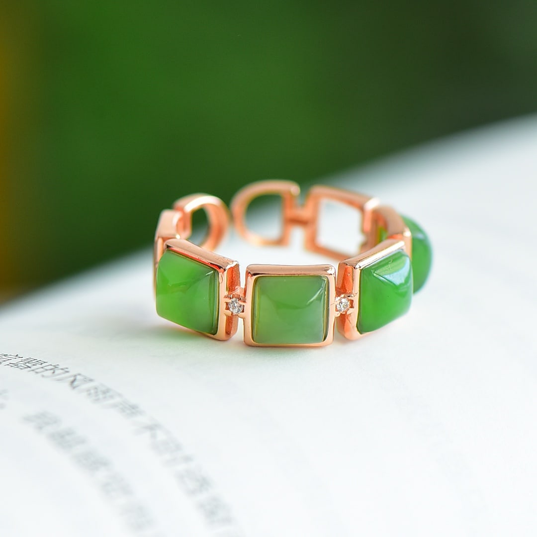 An Exquisite Sterling Silver-Gold Plated Inlaid Jasper Ring,Inlaid Diamond: An Exquisite Sterling Silver-Gold Plated Inlaid Jasper Ring,Inlaid Diamond 纯银镀金镶碧玉戒指,嵌钻石