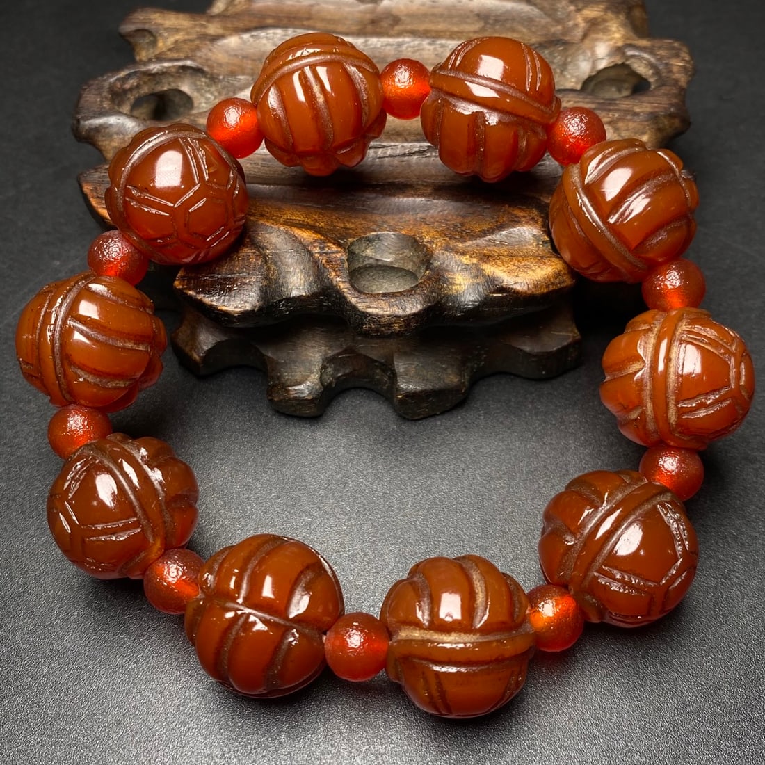 An Exquisite Agate Bracelet - 4