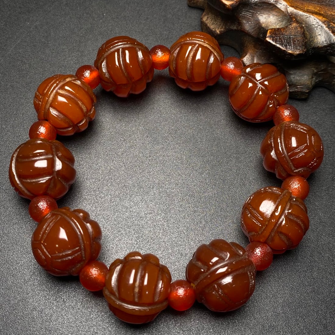 An Exquisite Agate Bracelet - 6