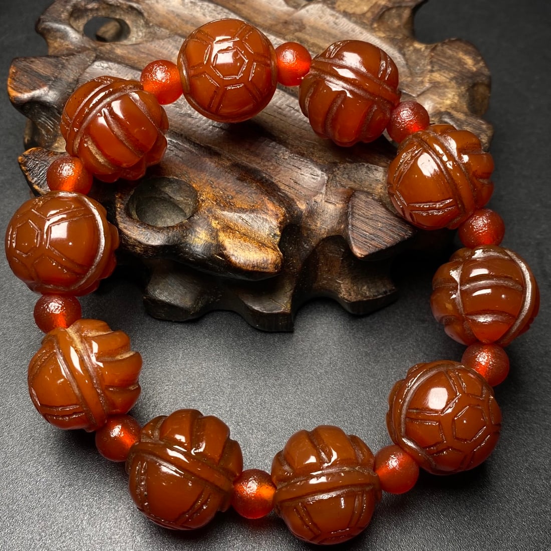 An Exquisite Agate Bracelet - 7