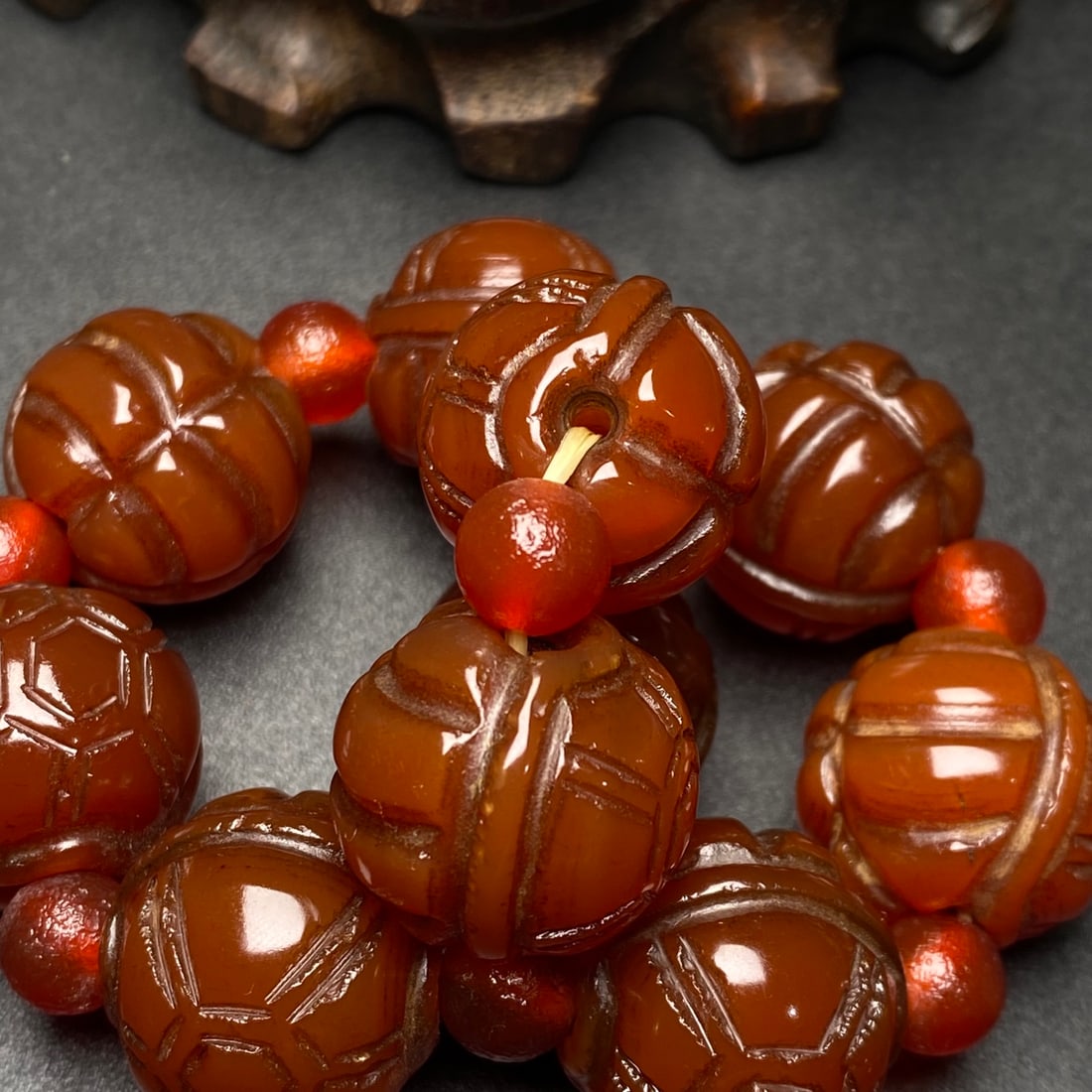 An Exquisite Agate Bracelet - 9