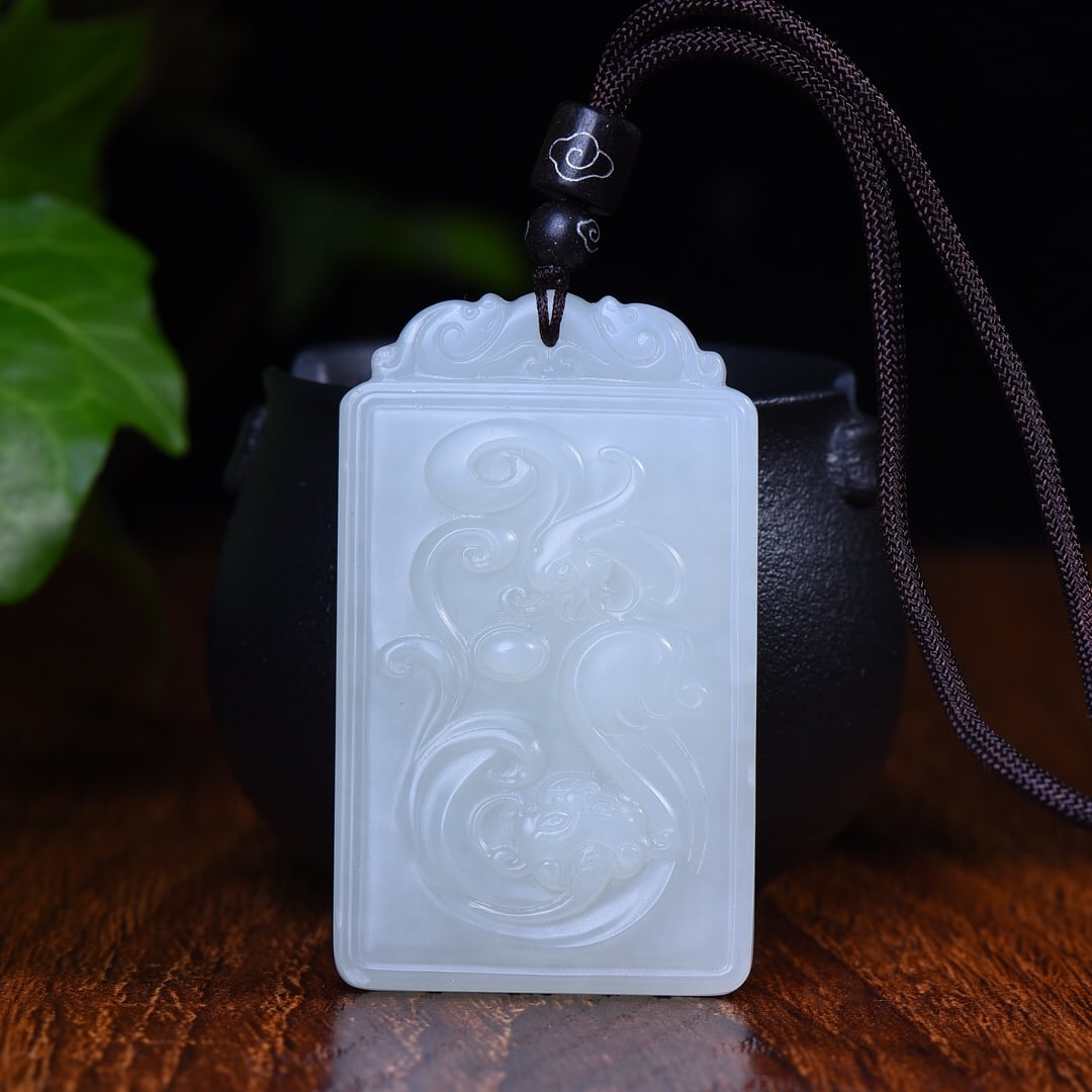 An Exquisite White Jade Dragon and Phoenix Pattern Pendant: An Exquisite White Jade Dragon and Phoenix Pattern Pendant,Size:1.4inx2.4inx0.3in (寓意)和田玉龙凤呈祥 寓意吉祥 工&#
