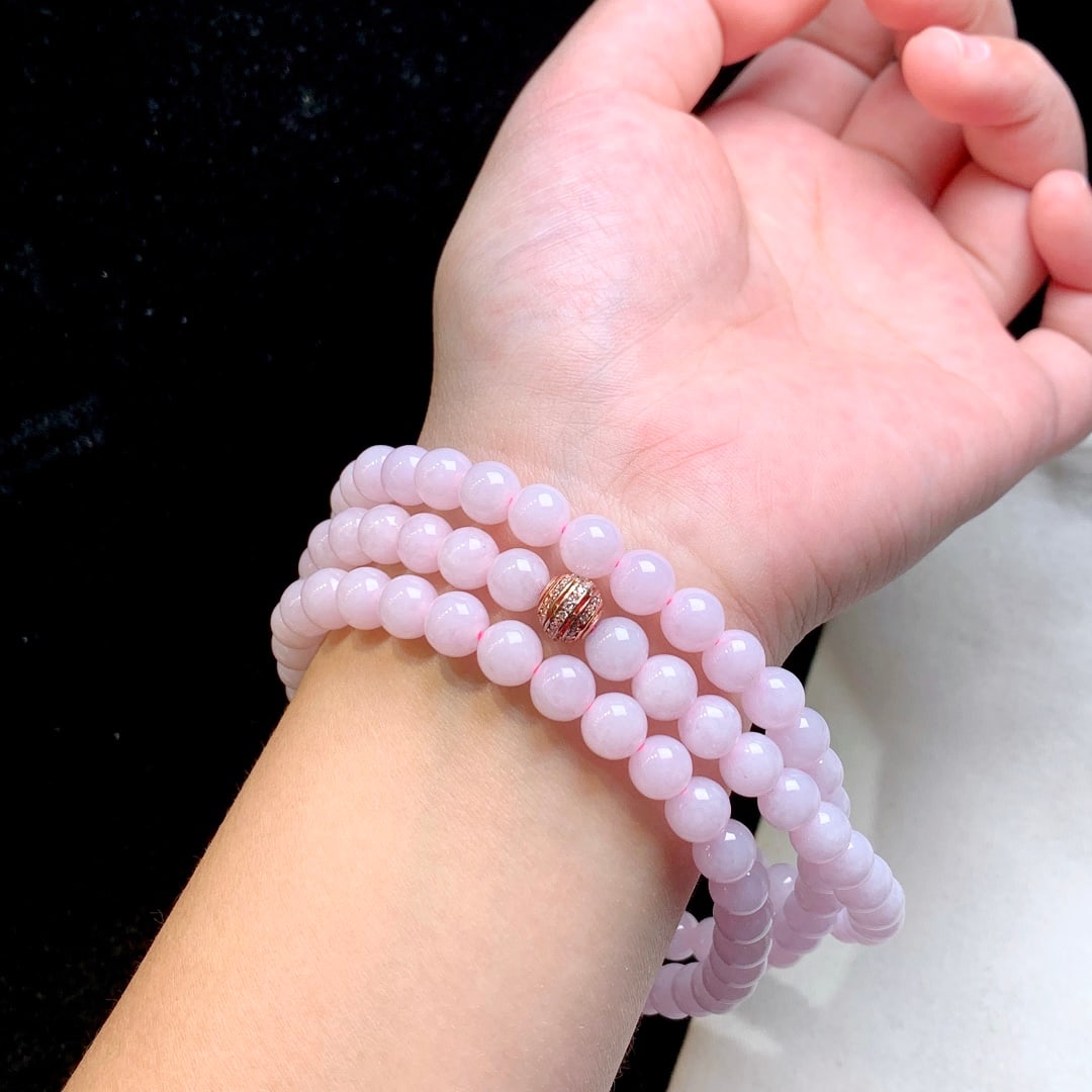 An Exquisite Jadeite Bracelet - 2