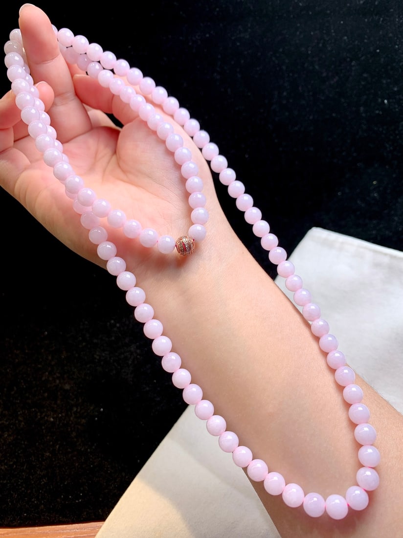 An Exquisite Jadeite Bracelet - 3