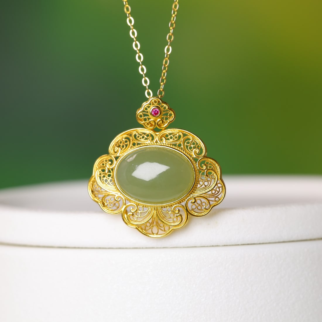 An Exquisite Sterling Silver-Gold Plated Inlaid Greenish Jade Pendant: An Exquisite Sterling Silver-Gold Plated Inlaid Greenish Jade Pendant,Size:0.4inx0.6in 纯银镀金镶青白玉吊坠