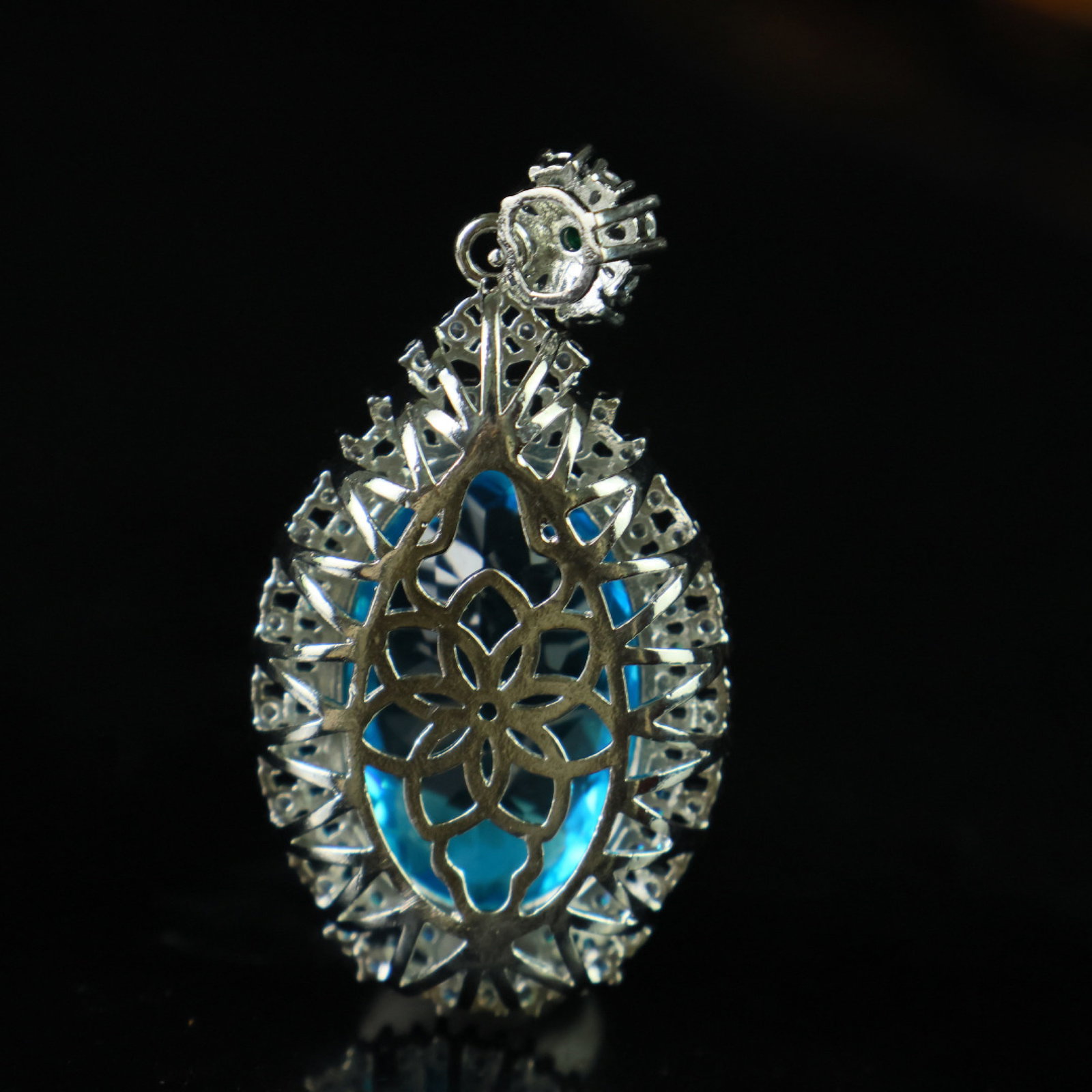 An Exquisite Pendant - 5