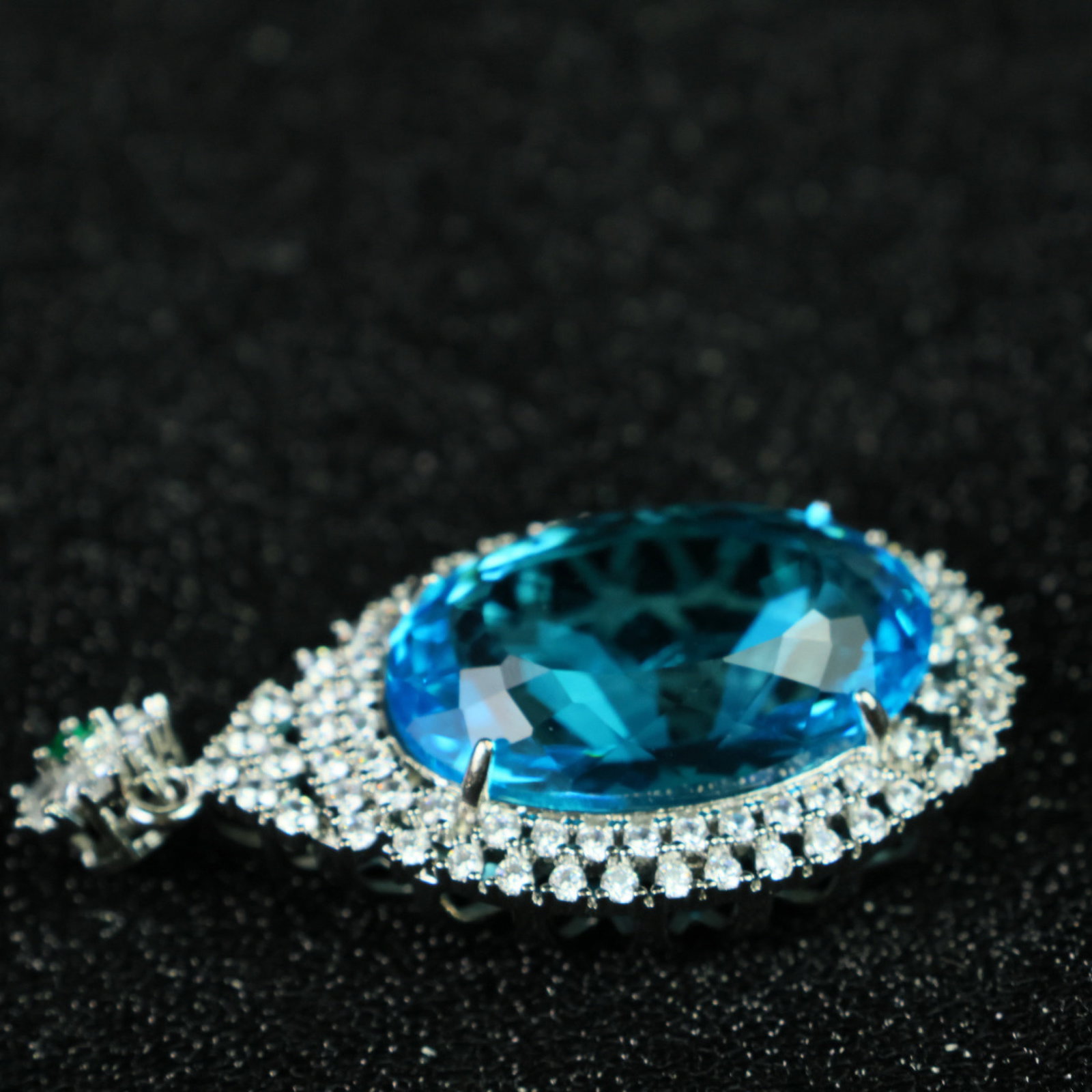An Exquisite Pendant - 7