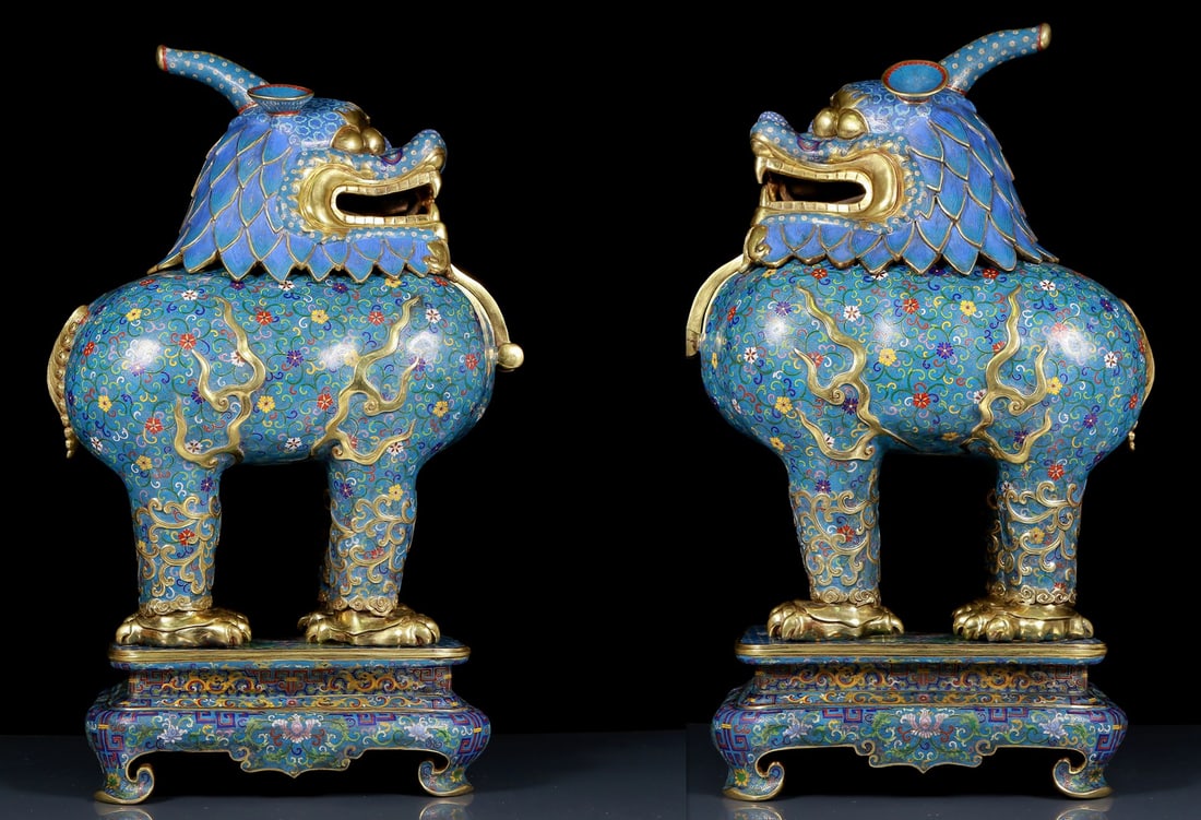 A Pair of Huge Cloisonne Unicorn Censers: A Pair of Huge Cloisonne Unicorn Censers,Qing Dynasty, China,Qianlong Four-character Mark,Size:13.8inx11.8inx29.1in,Total Weight:73.40kg 一对景泰蓝独角兽
