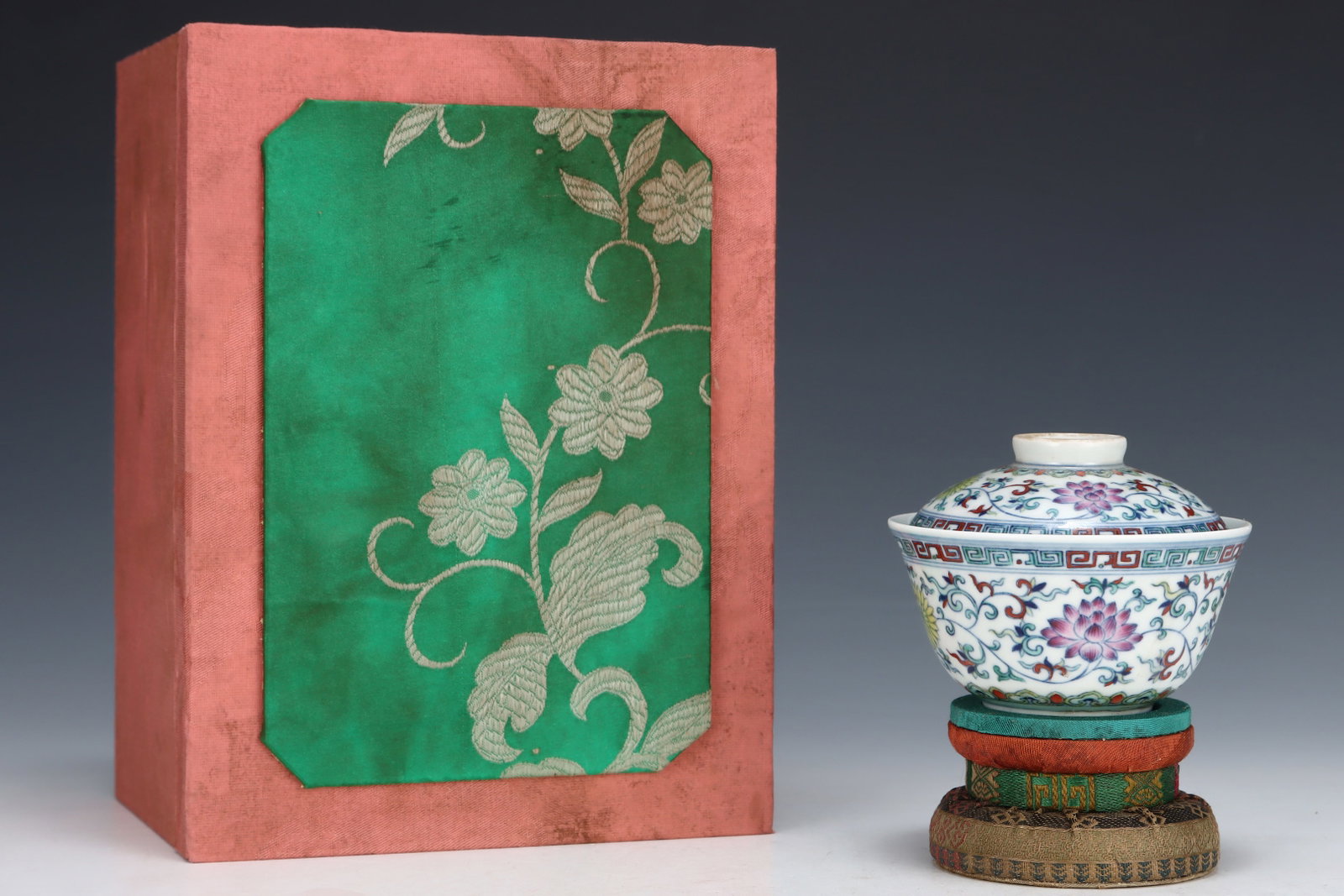 An Exquisite Doucai Lotus Pattern Cover Bowl: An Exquisite Doucai Lotus Pattern Cover Bowl,Qing Dynasty,China,Daoguang Six-character Mark,Size:3.1inx3.9in 斗彩缠枝莲纹盖碗,中国清&#