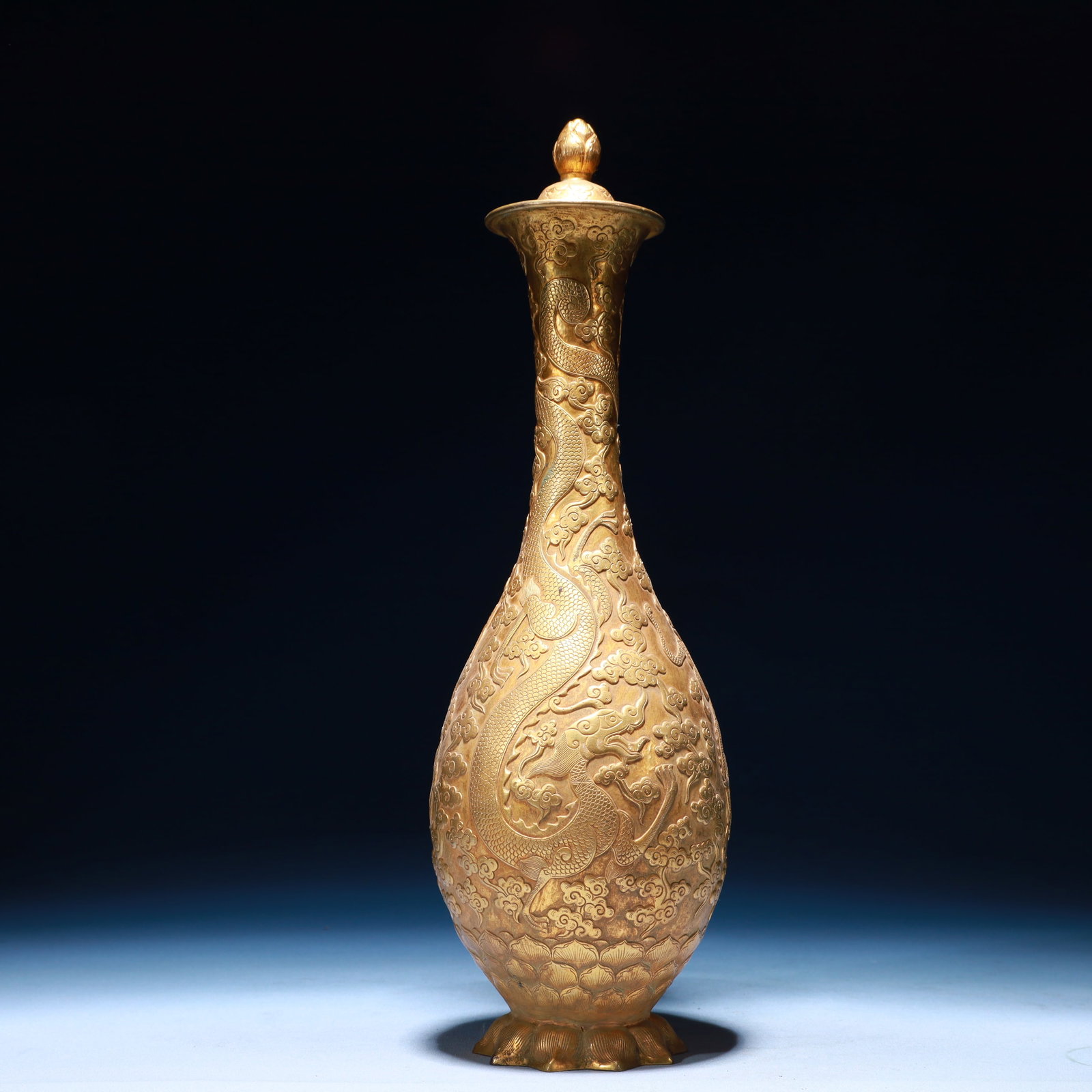 An Exquisite Gilt Bronze Dragon Pattern Vase,with Cover (1 of 13)
