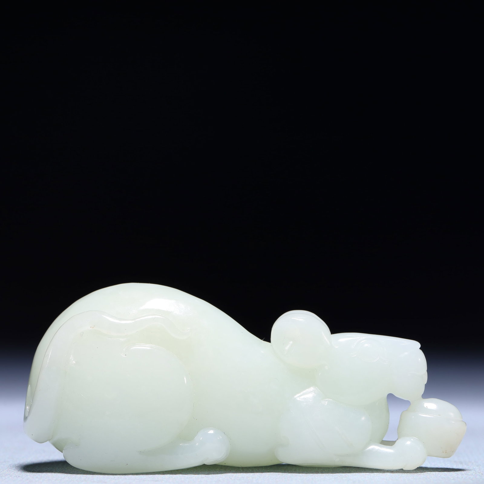 An Exquisite White Jade Animal Ornament: An Exquisite White Jade Animal Ornament,Qing Dynasty,China,Size:3.5inx1.2inx1.6in,Weight:152.5g 白玉动物摆件,中国清代