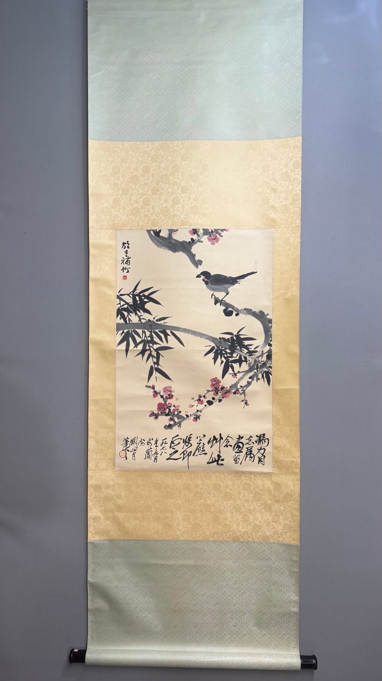 A Chinese Vertical Scroll Ink Painting of Flower and Bird on Paper,Guan Shanyue&Li Xiongcai: A Chinese Vertical Scroll Ink Painting of Flower and Bird on Paper,Guan Shanyue&Li Xiongcai,Size:26.8inx17.7in 一幅中国水墨花鸟画立轴,