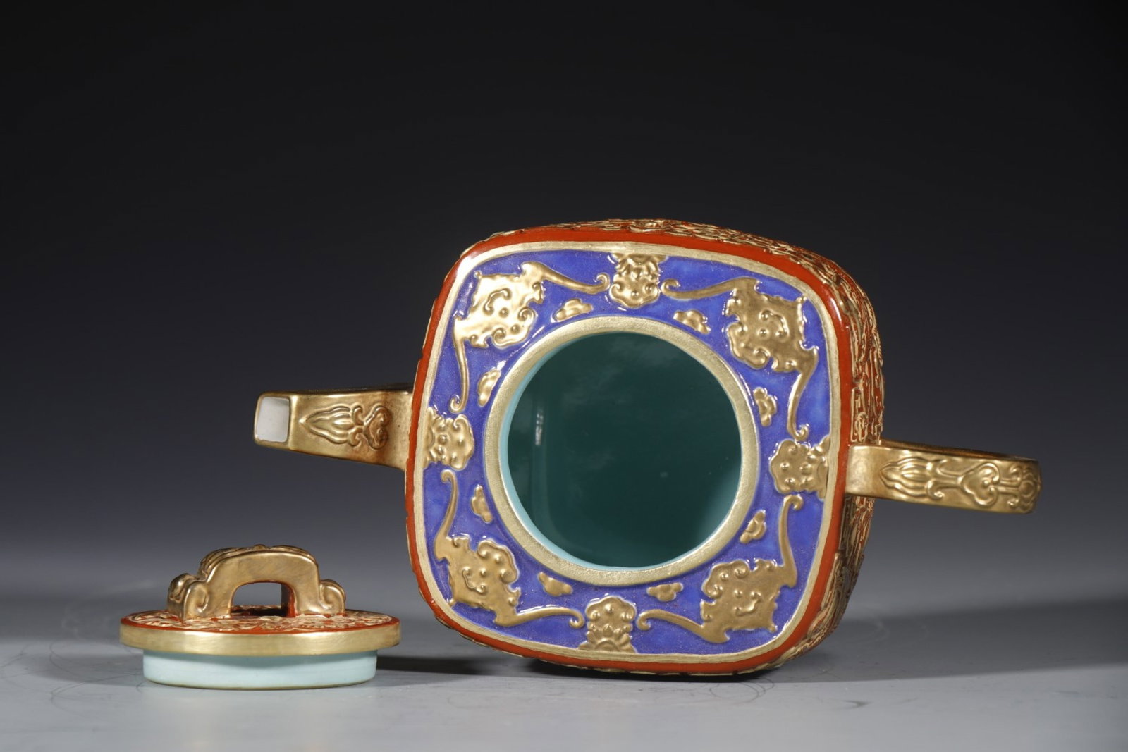 An Exquisite Iron-Red Gilt Bird Pattern Teapot - 7