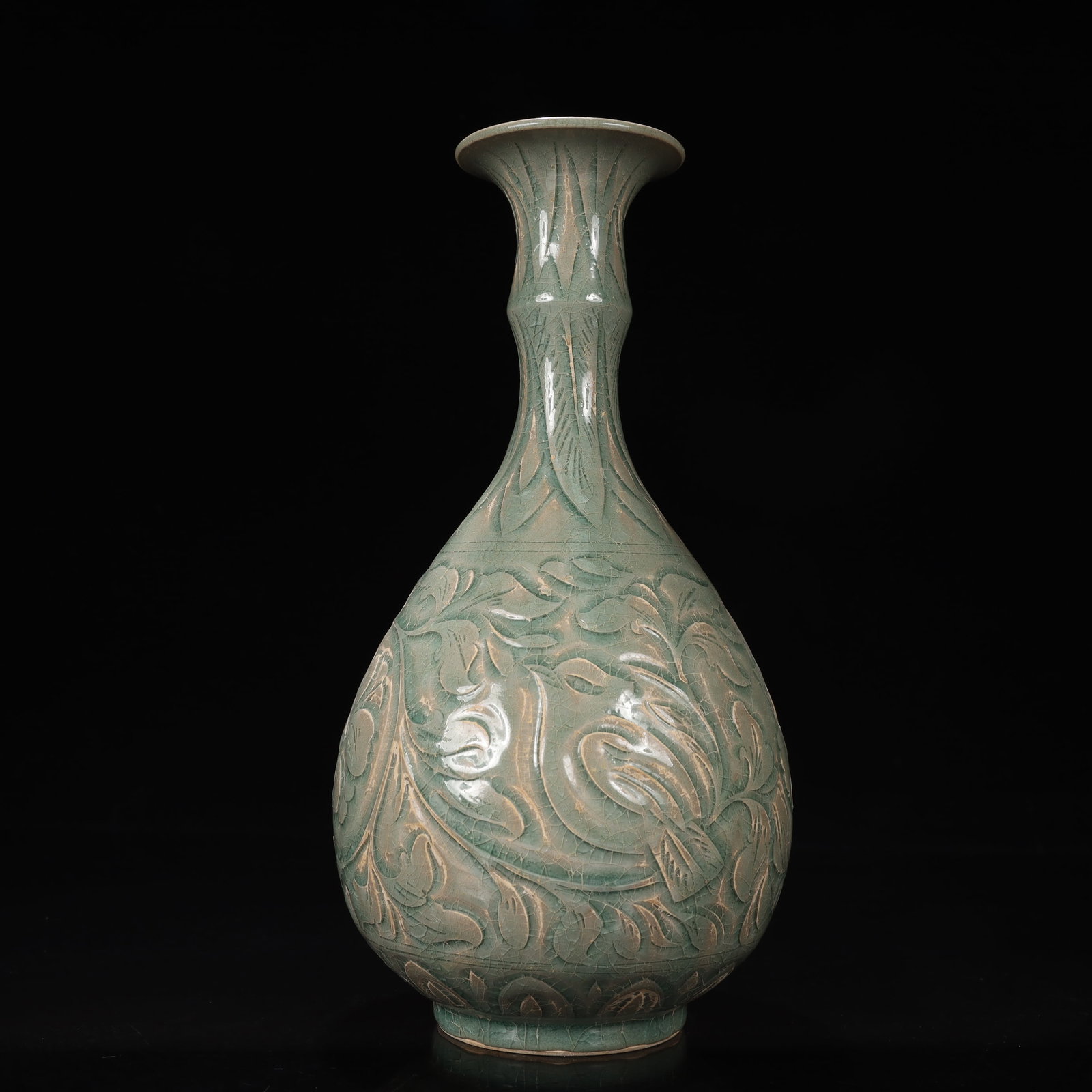 An Exquisite Yaozhou yao Flower Pattern Vase: An Exquisite Yaozhou yao Flower Pattern Vase,Song Dynasty, China,Size:5.7inx5.7inx11in,Weight:1350g 耀州窑花卉纹瓶，中国宋代