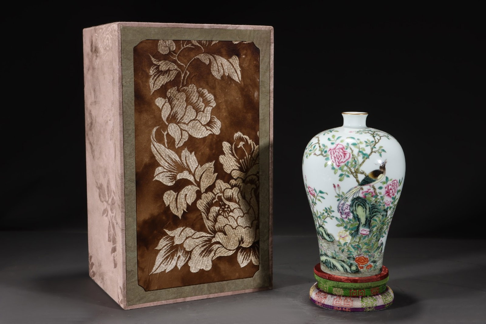 An Exquisite Famille-Rose Flower and Bird Pattern Vase,with poem: An Exquisite Famille-Rose Flower and Bird Pattern Vase,with poem,Qing Dynasty,China,Yongzheng Six-character Mark,Size:8.6inx5.1in 粉彩花鸟纹瓶,带诗ă