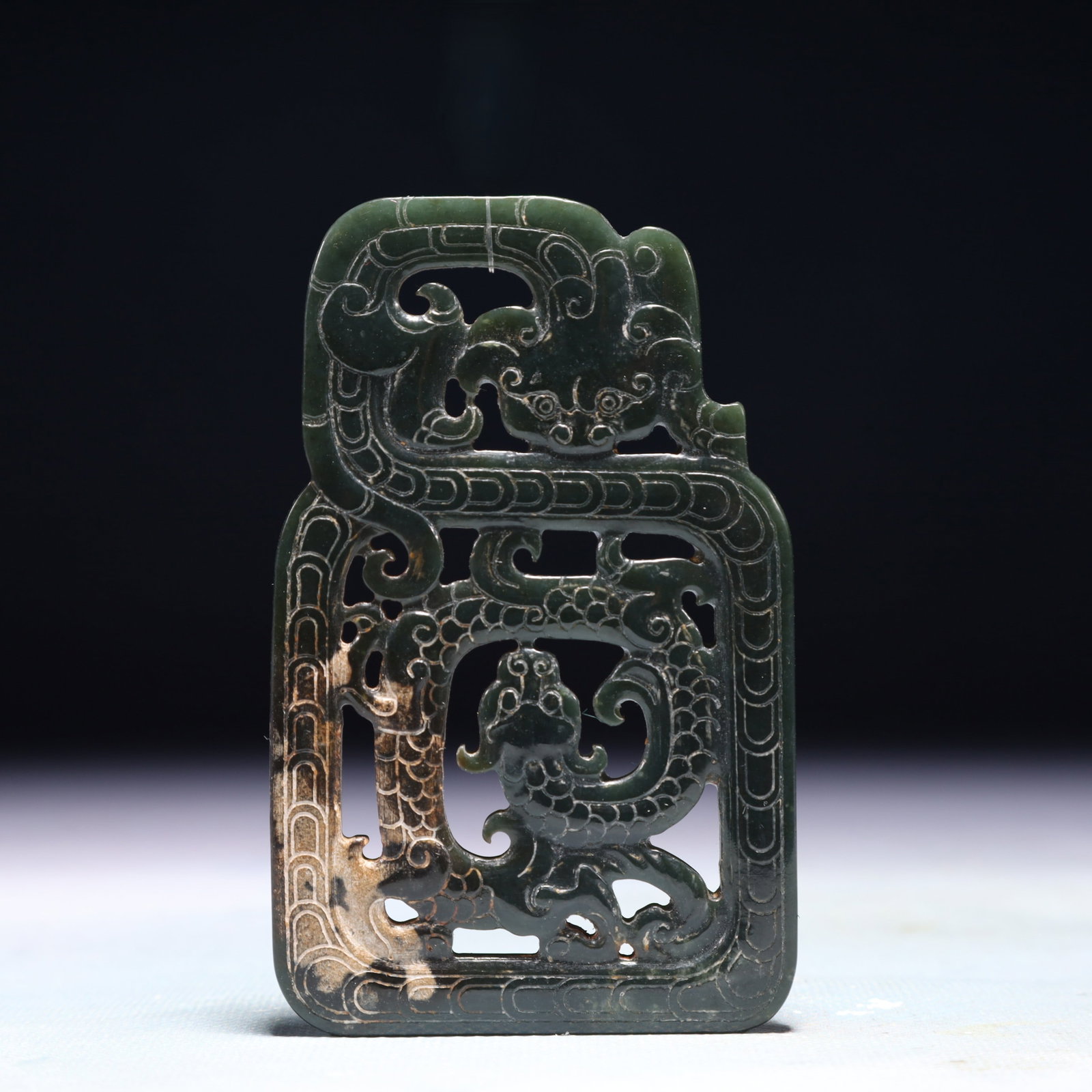 An Exquisite Jasper Dragon Pattern Pendant: An Exquisite Jasper Dragon Pattern Pendant,Qing Dynasty,China,Size:2.4inx3.7in,Weight:84.6g 碧玉龙纹挂件,中国清代