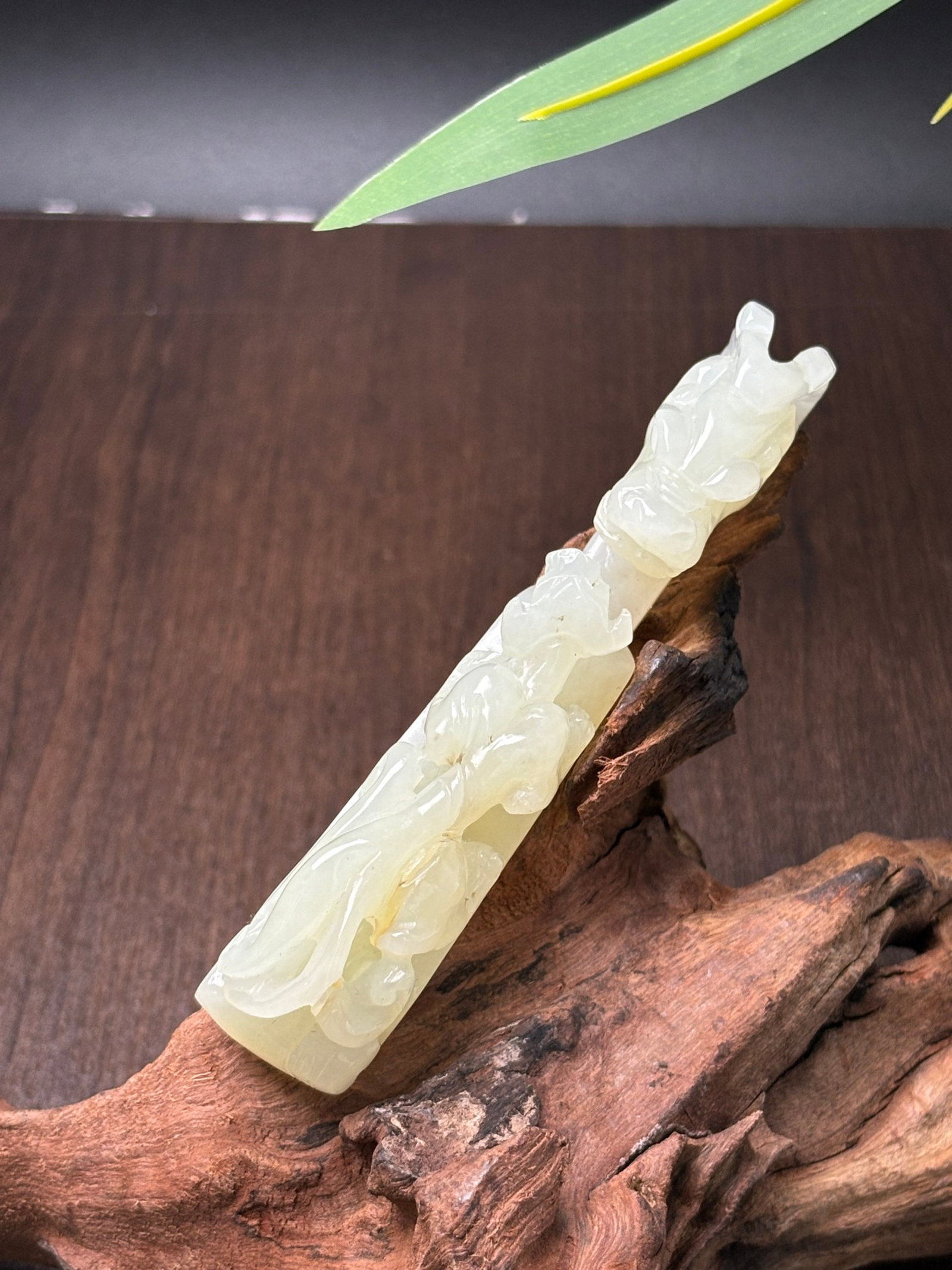 An Exquisite White Jade Dragon Pattern Hook - 2