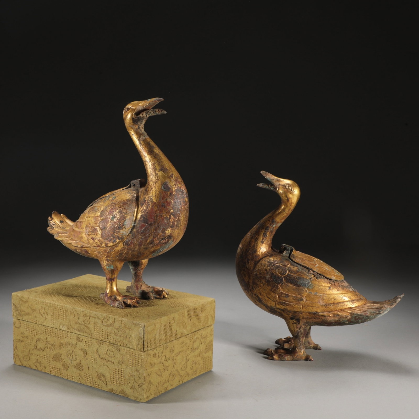 A Pair of Exquisite Gilt Bronze Duck Censer: A Pair of Exquisite Gilt Bronze Duck Censers,Ming Dynasty,China,Size:9.3inx8.3in,Weight:1650g 一对铜鎏金鸭香炉,中国明代