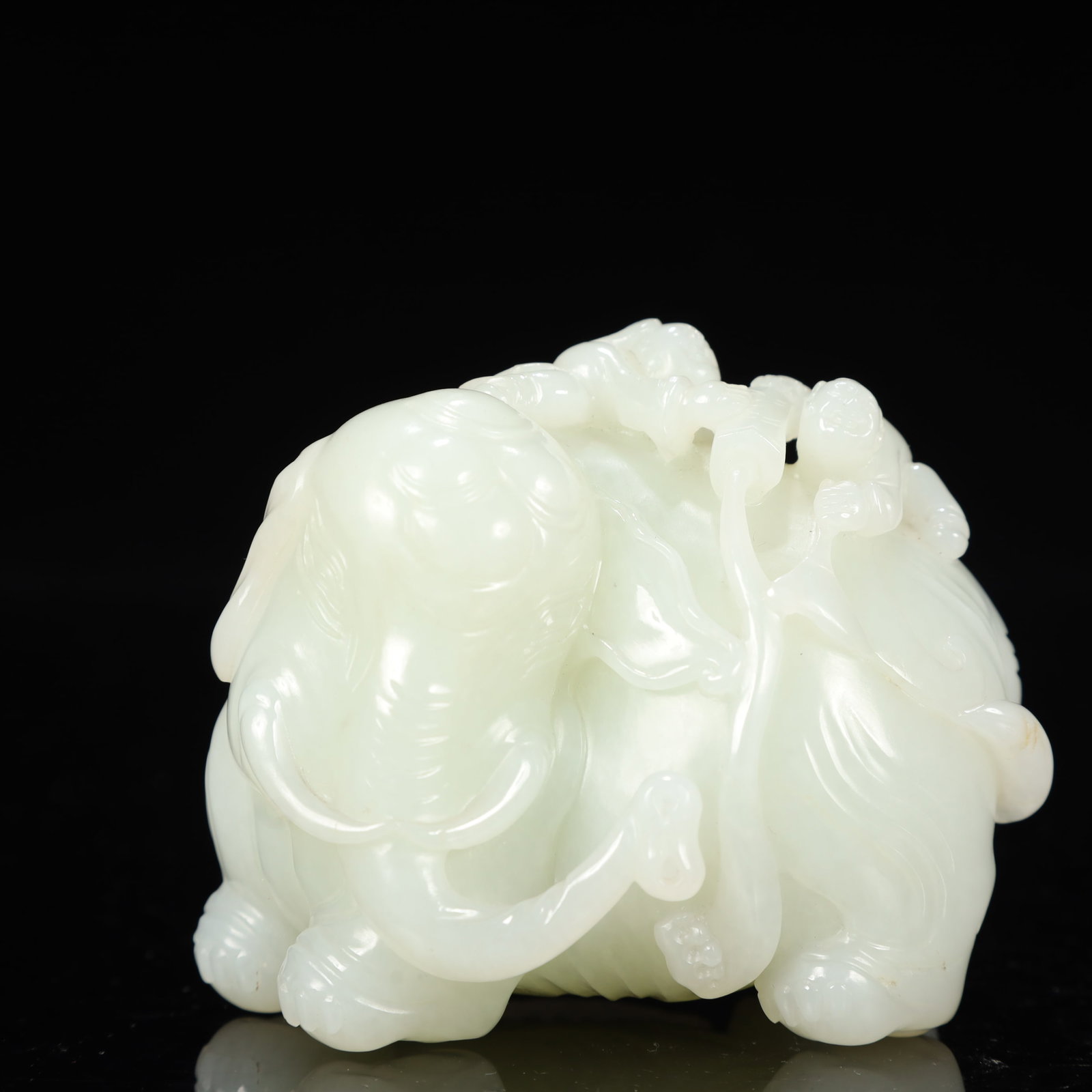 An Exquisite White Jade Figure Pattern Elephant Ornament: An Exquisite White Jade Figure Pattern Elephant Ornament,Qing Dynasty, China,Size:3.5inx2.4inx2.8in,Weight:600g 白玉人物纹大象摆件,中国