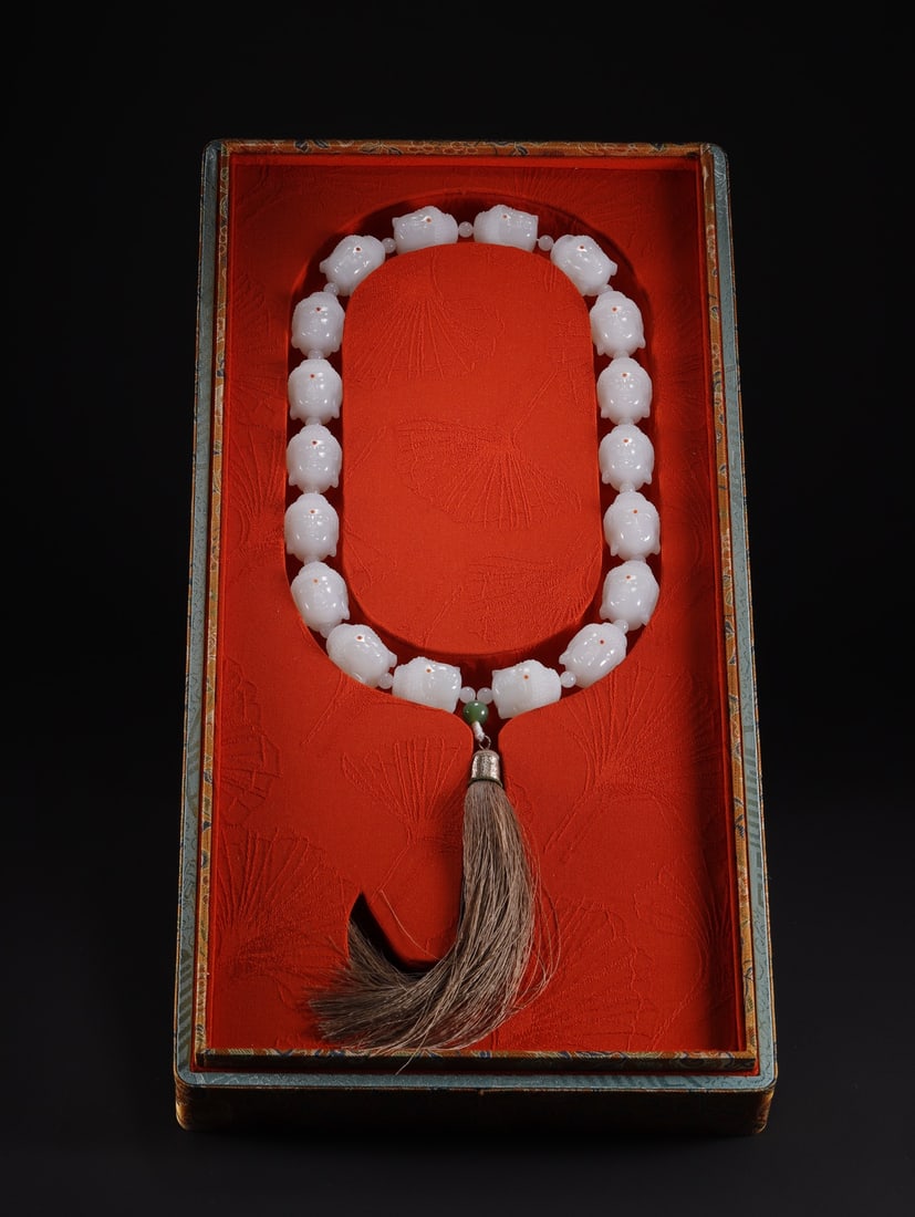 An Exquisite White Jade Buddha-head Bracelets: An Exquisite White Jade Buddha-head Bracelets,Qing Dynasty,China,Size:1inx0.8in,Weight:302g