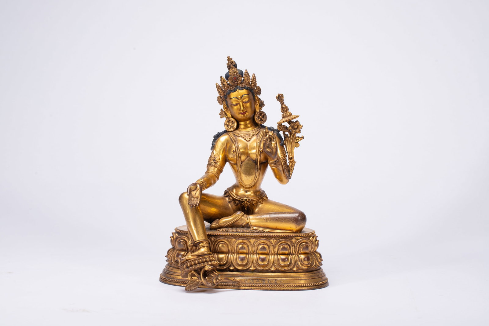 A Solemn Gilt Bronze Statue of Tara: A Solemn Gilt Bronze Statue of Tara,Qing Dynasty,China,Qianlong Mark,Size:6.1inx5.1inx8.3in,Weight:1720g